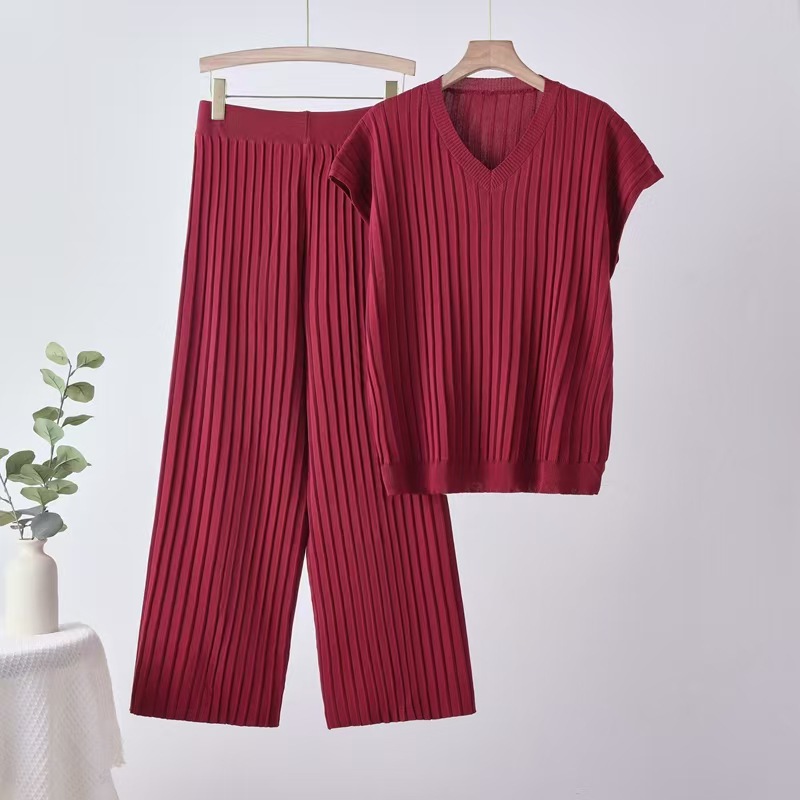2026 Young Luxury Premium Knitted Set Women's Summer V-neck Bat Sleeve Wide Leg Pants Two Piece Set