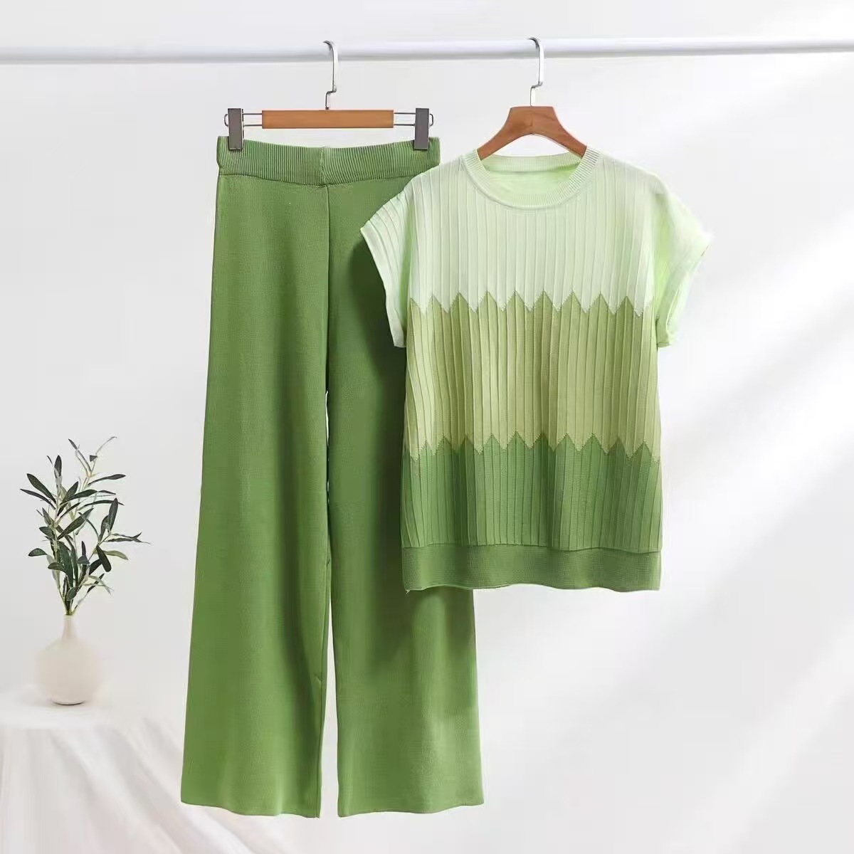 Cross border 2026 Light Luxury Mom's Summer Clothes Ice Silk Knitted Set Middle aged Female Temperament Wide Leg Pants Two Piece Set