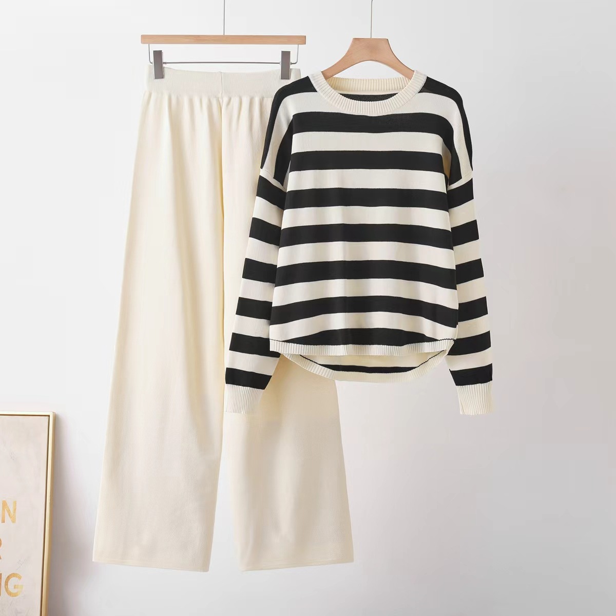 Cross border sweaters, European and American Amazon foreign trade women's clothing, autumn and winter contrasting colors, simple long sleeved fashionable casual knitted suit Cross border sweaters, European and American Amazon foreign trade women's clothing, autumn and winter contrasting colors, simple long sleeved fashionable casual knitted suit