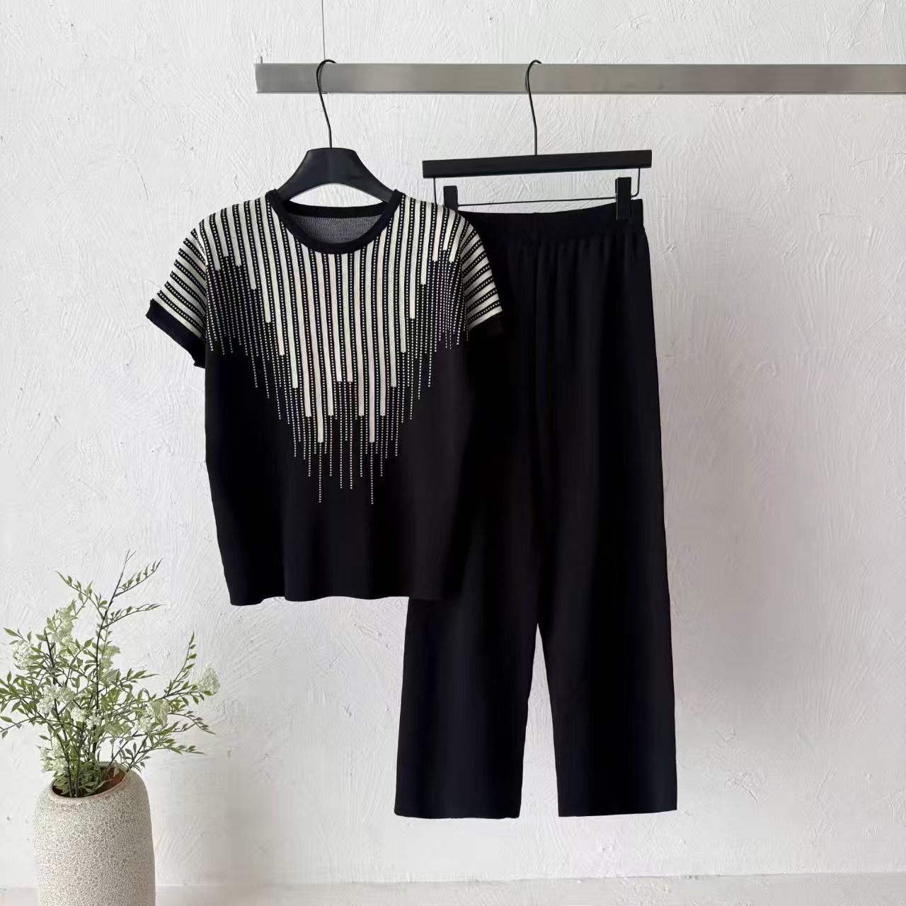 Cross border 2026 Summer Light Luxury Hot Diamond Knitted Women's Striped Short sleeved Top, High Waist Wide Leg Pants, Two Piece Set, Versatile