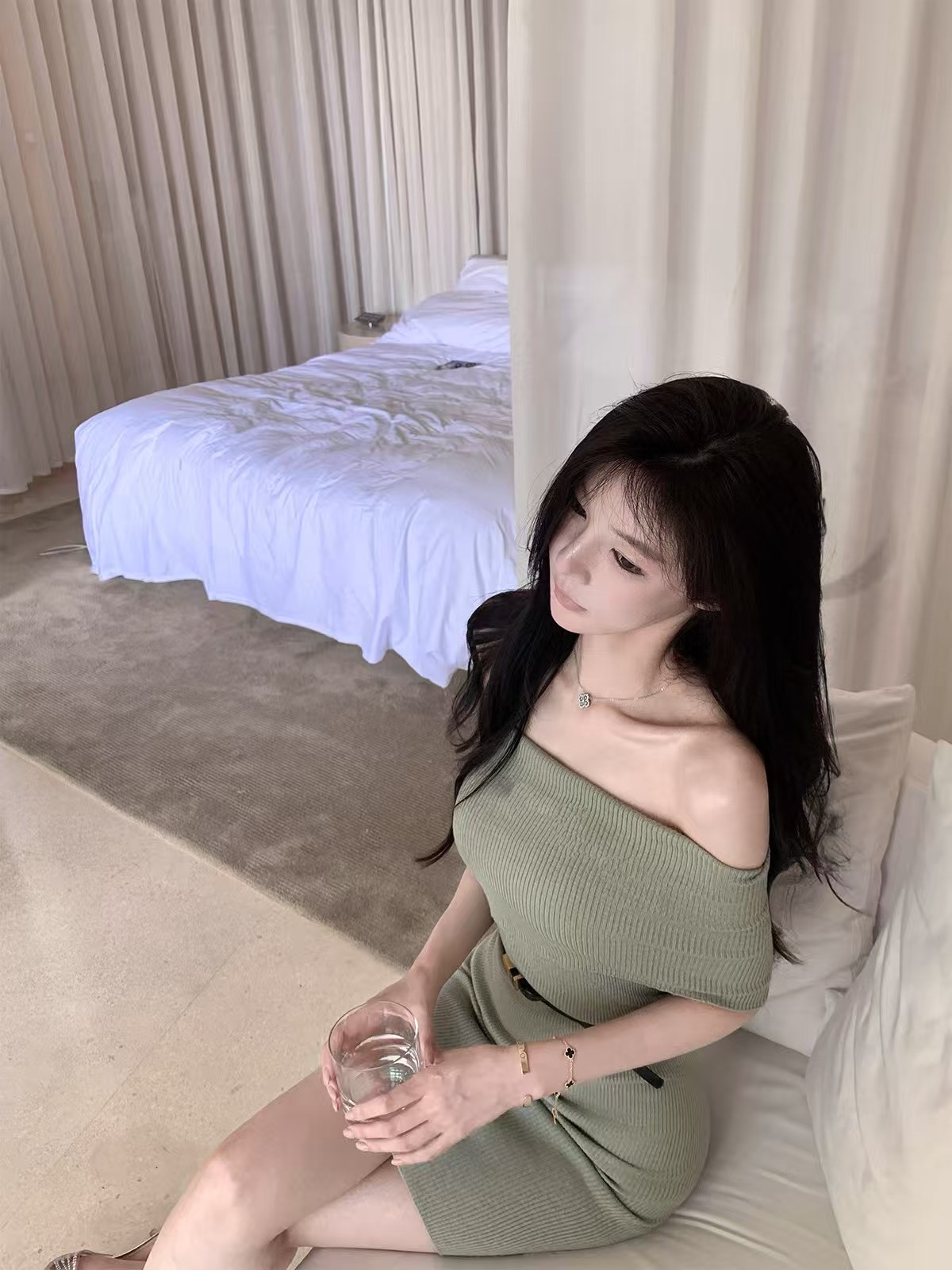 South Korea is slowly moving, heart pounding, pure desire to strapless elastic short skirt, heart machine nightclub OL ice silk knitted dress