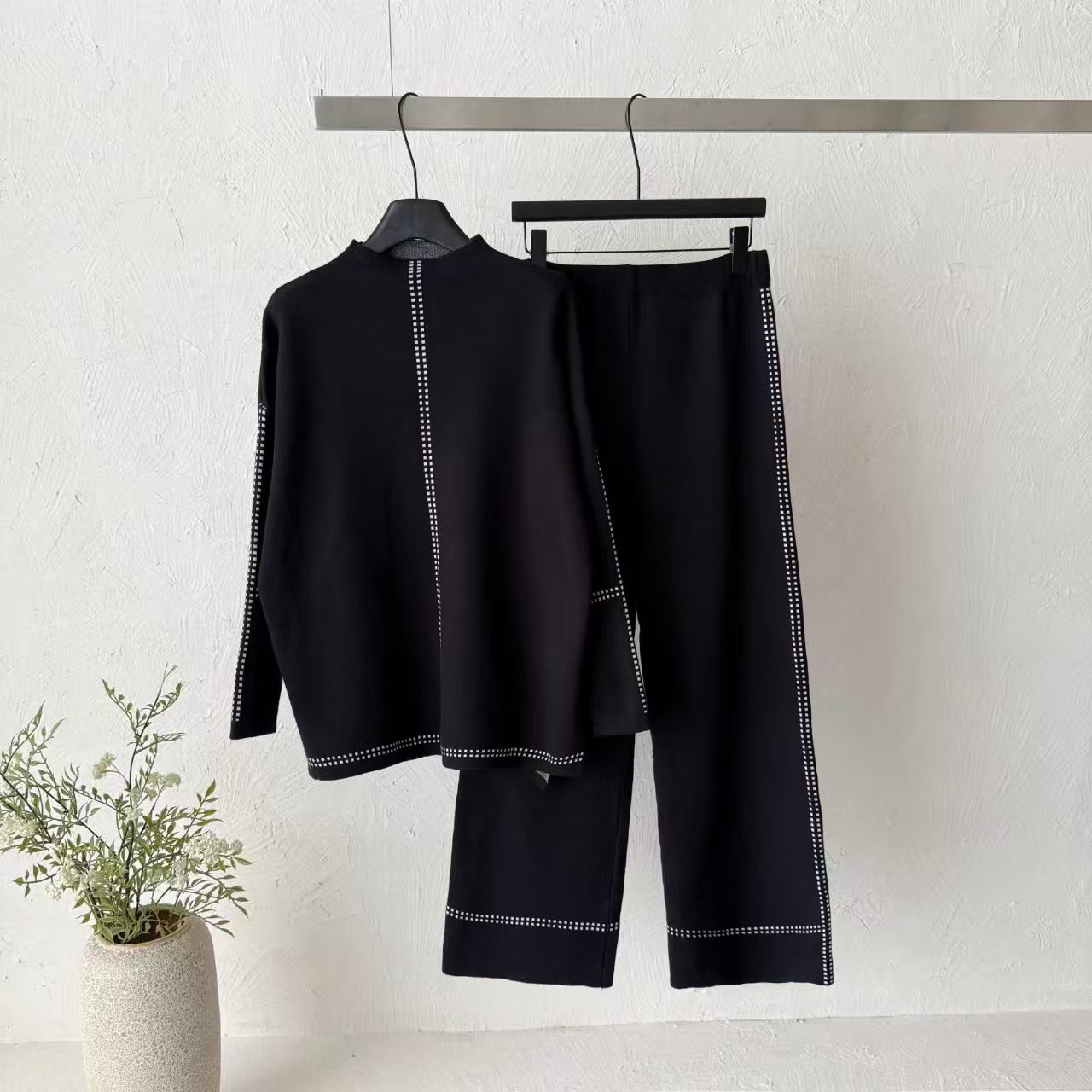 Cross border 2026 new temperament knitted suit women's loose top wide leg pants two-piece set commuting versatile fashion outfit Cross border 2026 new temperament knitted suit women's loose top wide leg pants two-piece set commuting versatile fashion outfit