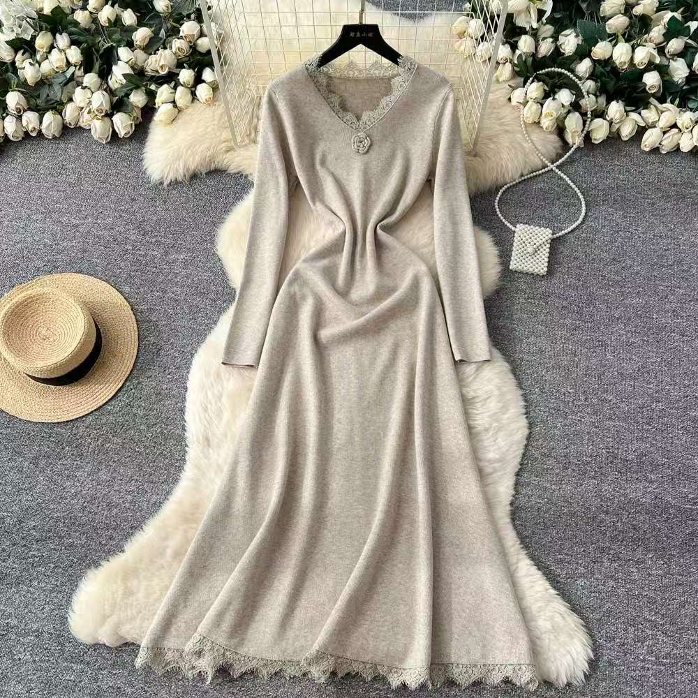 French dress for women in autumn and winter 2025, with a sense of high-end fashion and a slimming look. V-neck long sleeved knitted woolen dress French dress for women in autumn and winter 2025, with a sense of high-end fashion and a slimming look. V-neck long sleeved knitted woolen dress