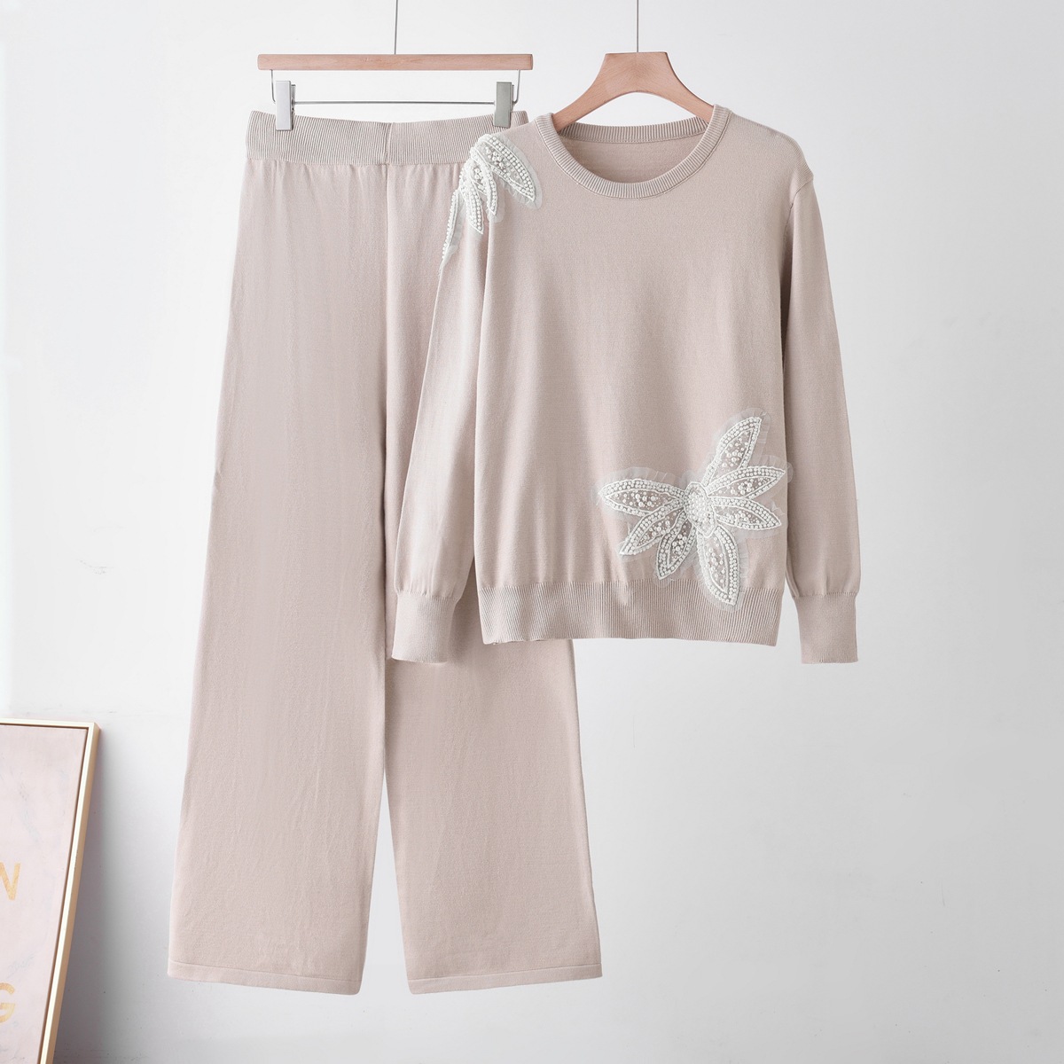 European and American cross-border light luxury style shoulder chain rhinestone butterfly decoration round neck long sleeved wide leg pants knitted two sets for women European and American cross-border light luxury style shoulder chain rhinestone butterfly decoration round neck long sleeved wide leg pants knitted two sets for women