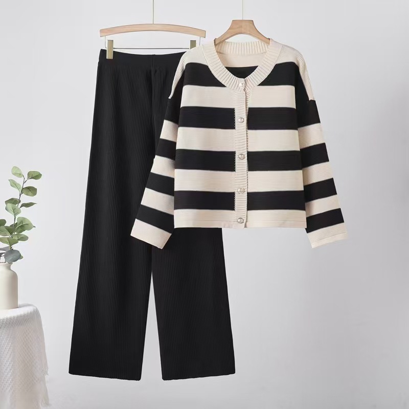 2026 temperament retro black and white striped knitted suit women's spring and autumn cardigan wide leg pants two-piece set