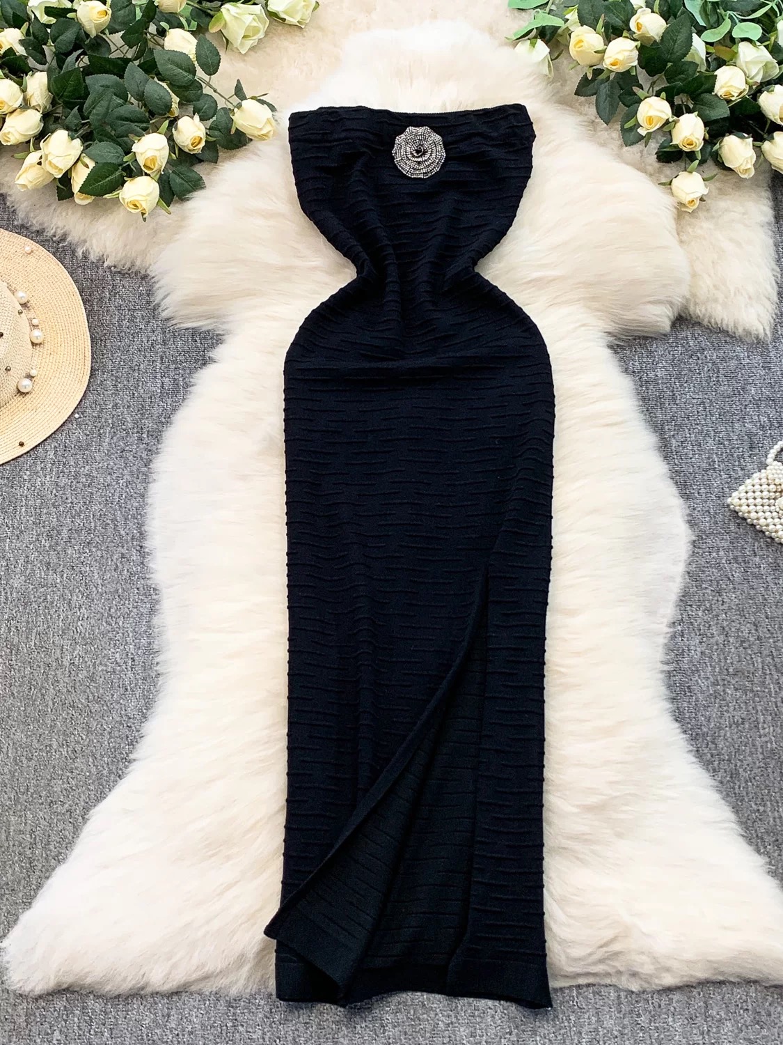 French socialite's light luxury diamond inlaid three-dimensional flower strapless dress for women's autumn and winter knitted slim fit elegant slit long dress