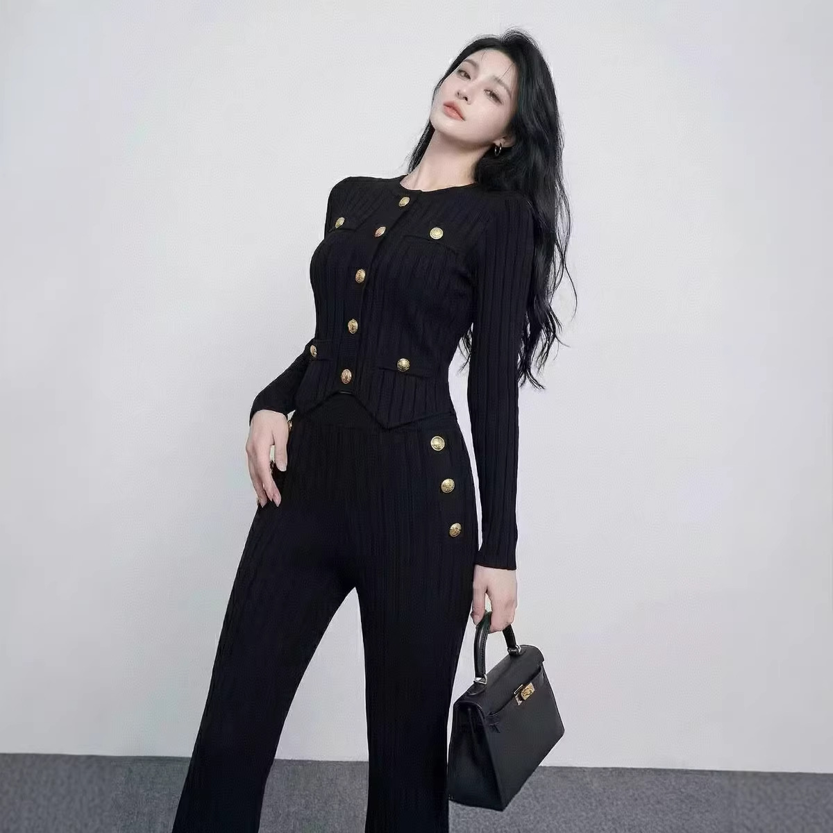 2026 Xiaoxiang style knitted collar two-piece set for women's summer slim fit vest, metal buckle high waisted wide leg pants, high-end feel 2026 Xiaoxiang style knitted collar two-piece set for women's summer slim fit vest, metal buckle high waisted wide leg pants, high-end feel