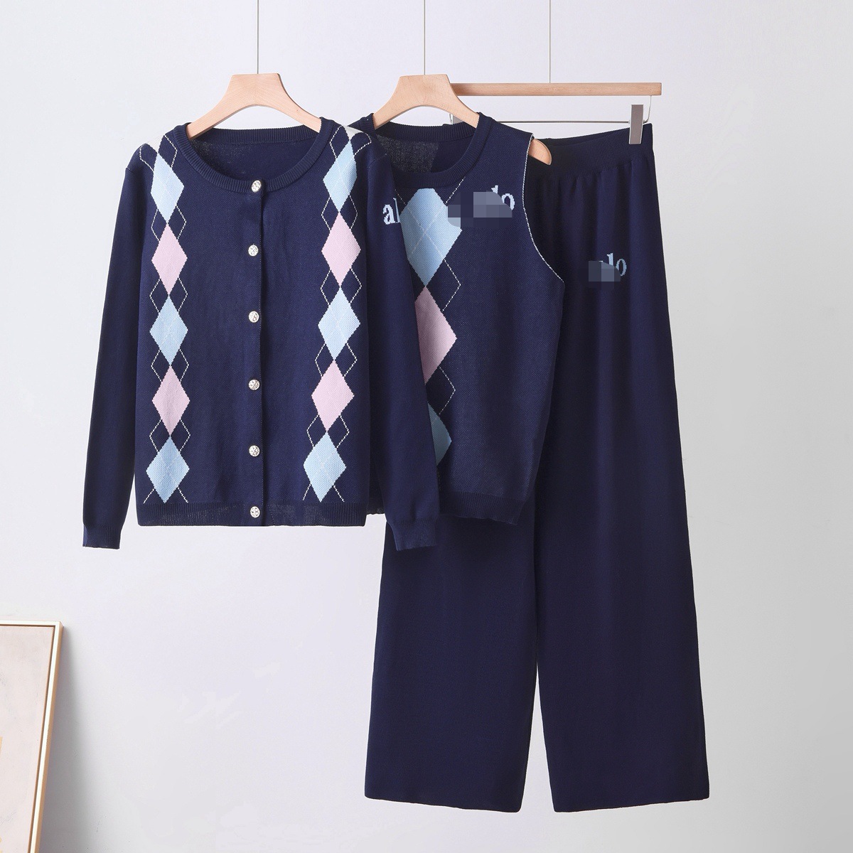 New college style sweater for autumn and winter of 2026, women's contrasting diamond pattern button up cardigan top three piece set