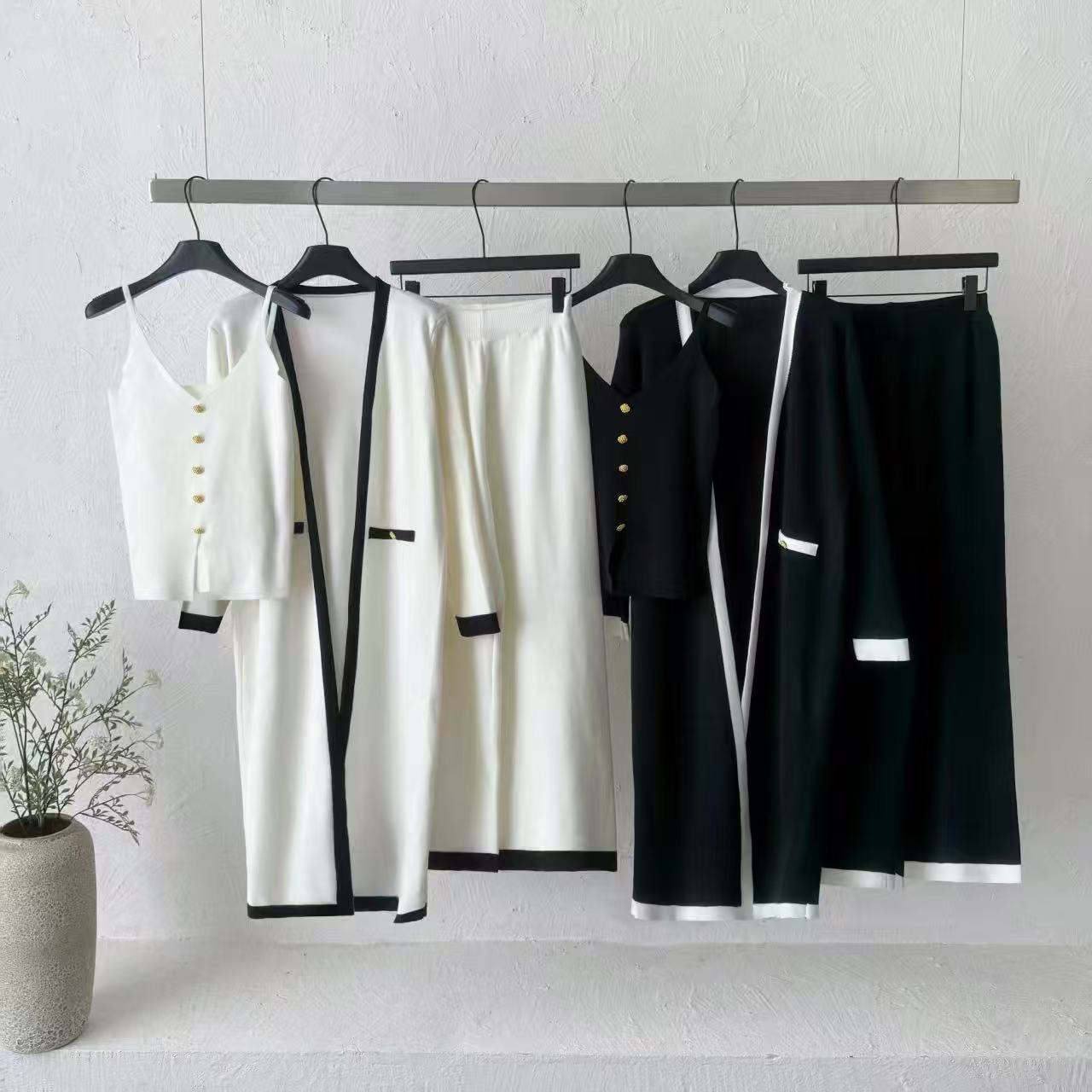 Cross border 2026 color blocking knitted three piece set women's V-neck gold buckle suspender long cardigan high waisted drape wide leg pants Cross border 2026 color blocking knitted three piece set women's V-neck gold buckle suspender long cardigan high waisted drape wide leg pants