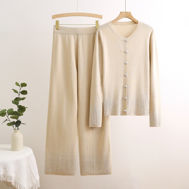 European goods heavy industry diamond studded knitted sweater for women's spring and autumn design sense, high-end western-style slimming cardigan jacket, long pants set, trendy European goods heavy industry diamond studded knitted sweater for women's spring and autumn design sense, high-end western-style slimming cardigan jacket, long pants set, trendy