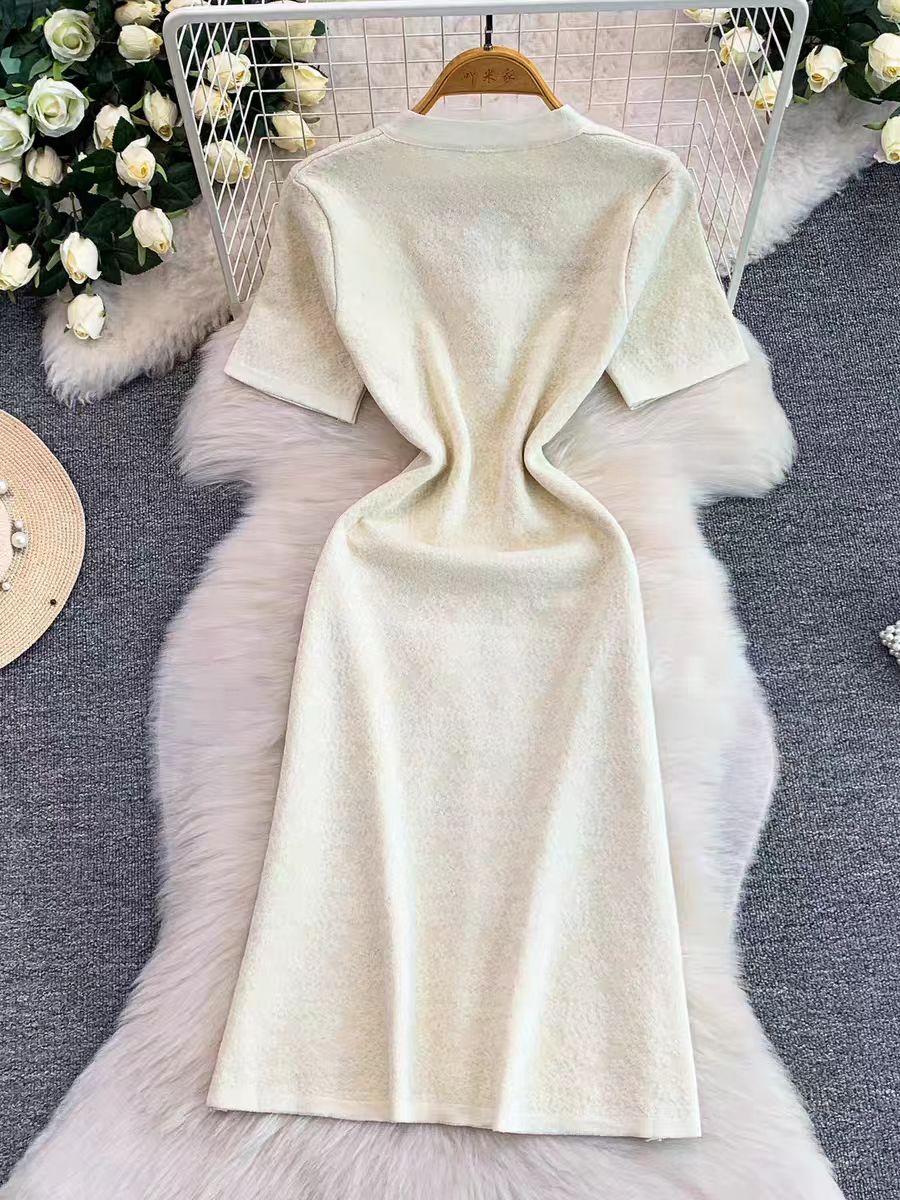 French dress for women in summer, light luxury, socialite, gentle style, three-dimensional flower, V-neck, metal buckle, slim knit long skirt French dress for women in summer, light luxury, socialite, gentle style, three-dimensional flower, V-neck, metal buckle, slim knit long skirt