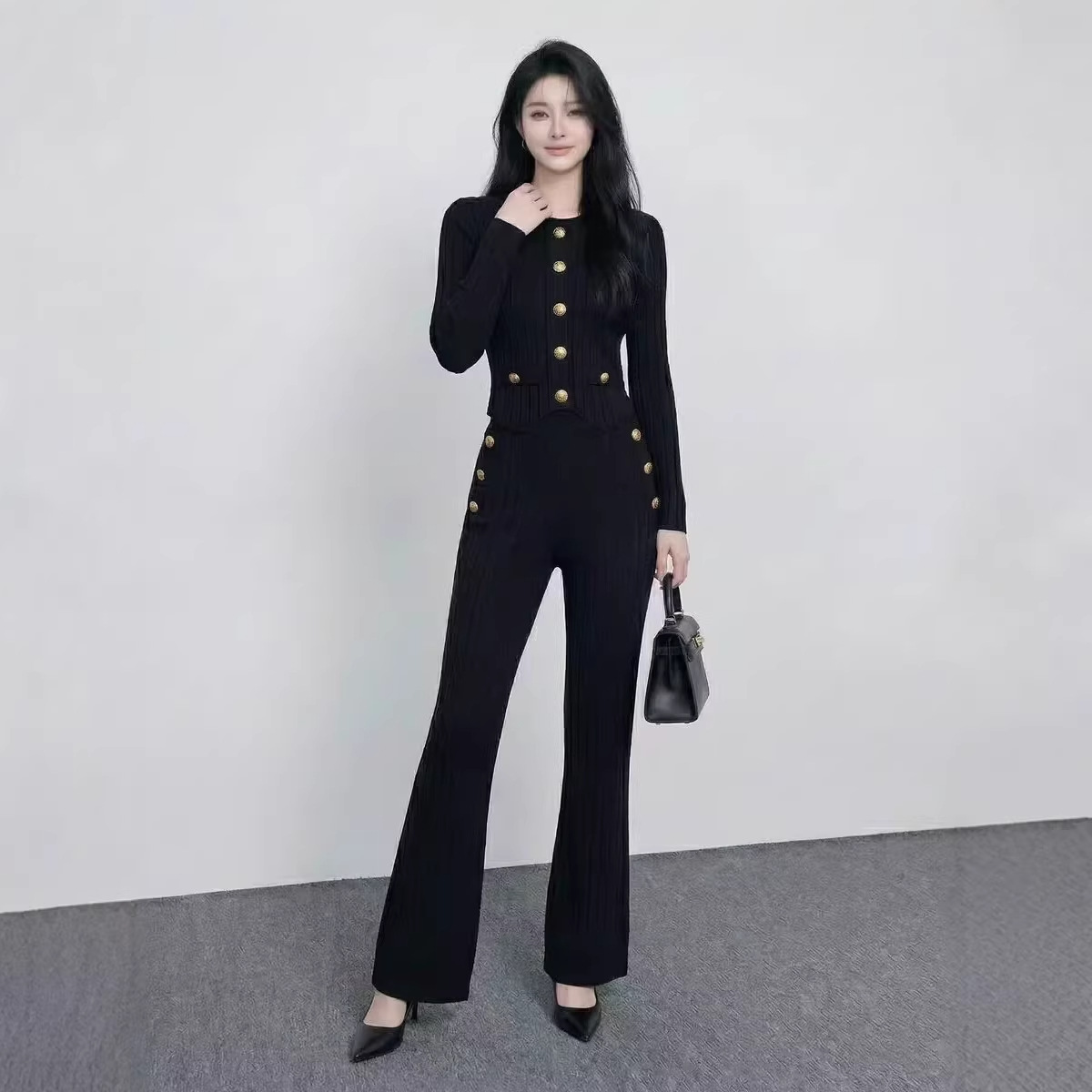 2026 Xiaoxiang style knitted collar two-piece set for women's summer slim fit vest, metal buckle high waisted wide leg pants, high-end feel