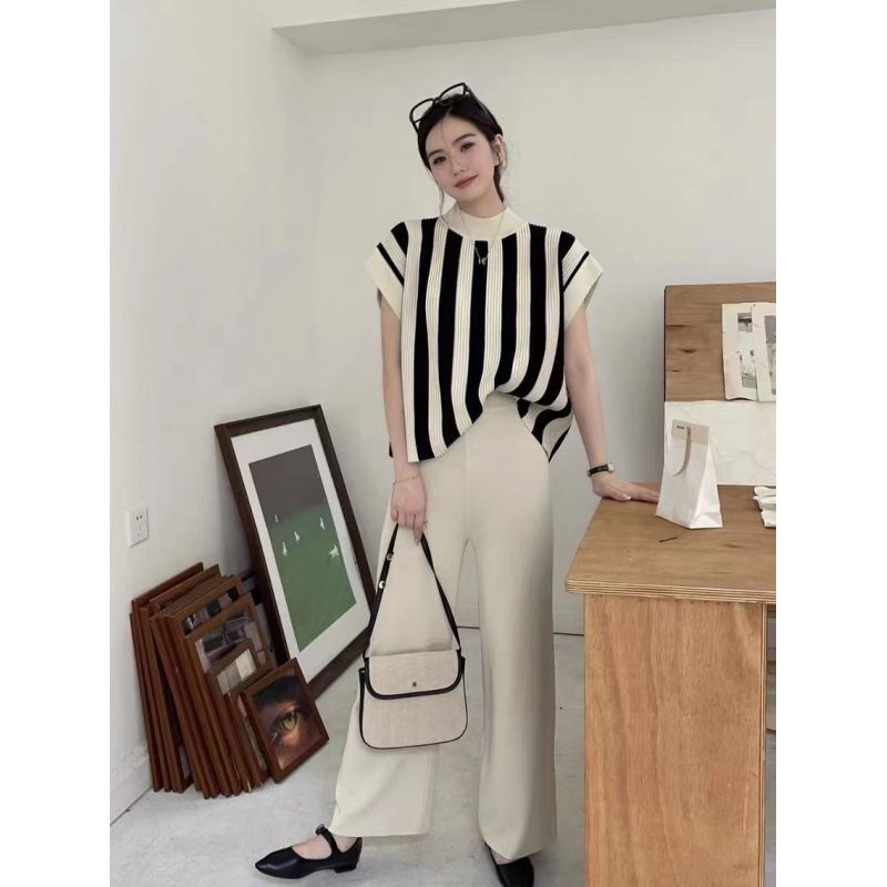 2026 Xiaoxiangfeng temperament socialite knitted fashion suit women's mid neck striped top casual wide leg pants two-piece set 2026 Xiaoxiangfeng temperament socialite knitted fashion suit women's mid neck striped top casual wide leg pants two-piece set