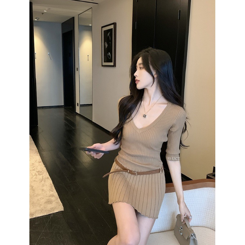 Pure desire sweet and spicy girl niche chic V-neck slimming knitted short skirt summer slim fit waist cinched mid sleeve pleated dress
