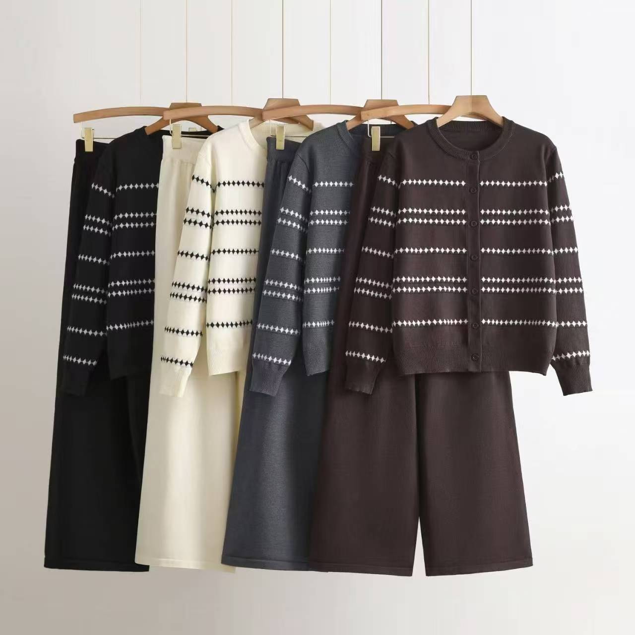 Cross border 2026 casual fashion Korean knitted jacket women's cardigan casual comfortable wide leg pants two-piece set Cross border 2026 casual fashion Korean knitted jacket women's cardigan casual comfortable wide leg pants two-piece set