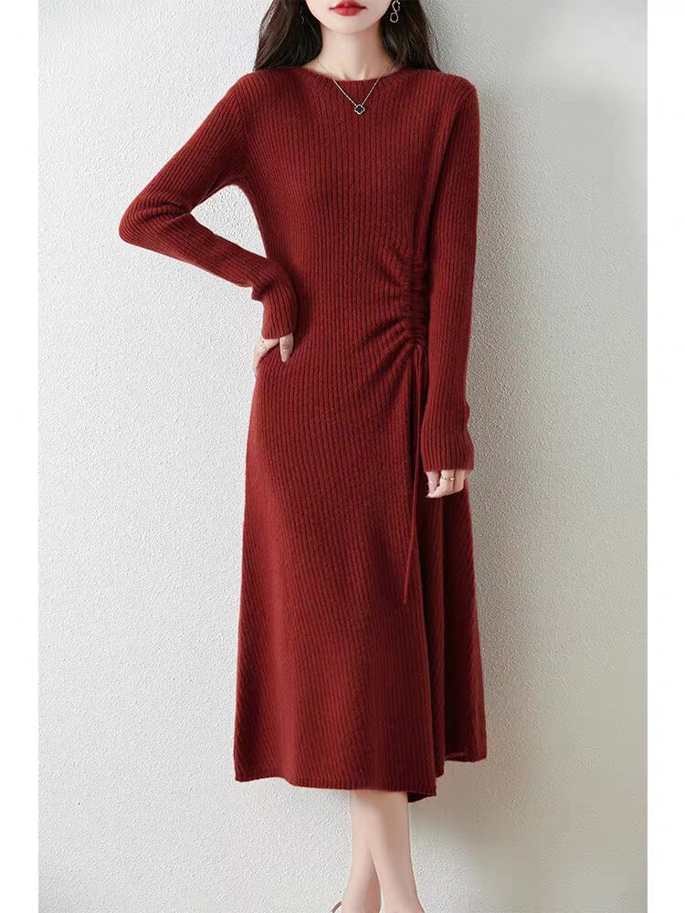 French style knitted dress for women in autumn and winter, with a waist cinching and slimming effect, and an inner layer that covers the hips. Long woolen dress