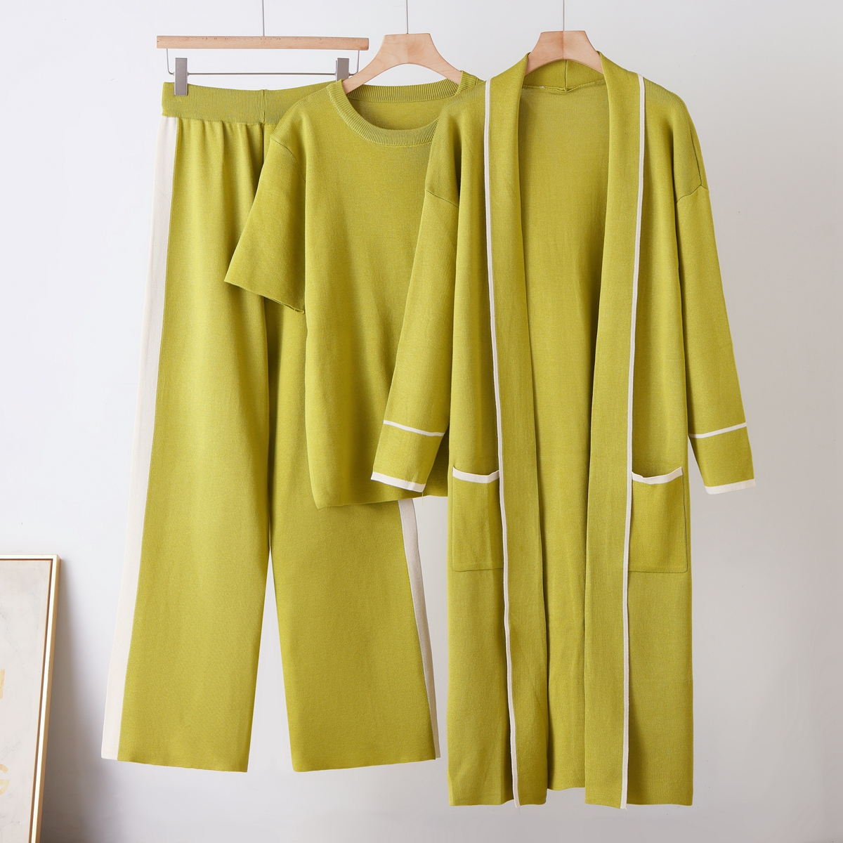 2026 autumn new European and American Amazon cross-border women's clothing color collision comfortable warm and versatile knitted robe three piece set 2026 autumn new European and American Amazon cross-border women's clothing color collision comfortable warm and versatile knitted robe three piece set