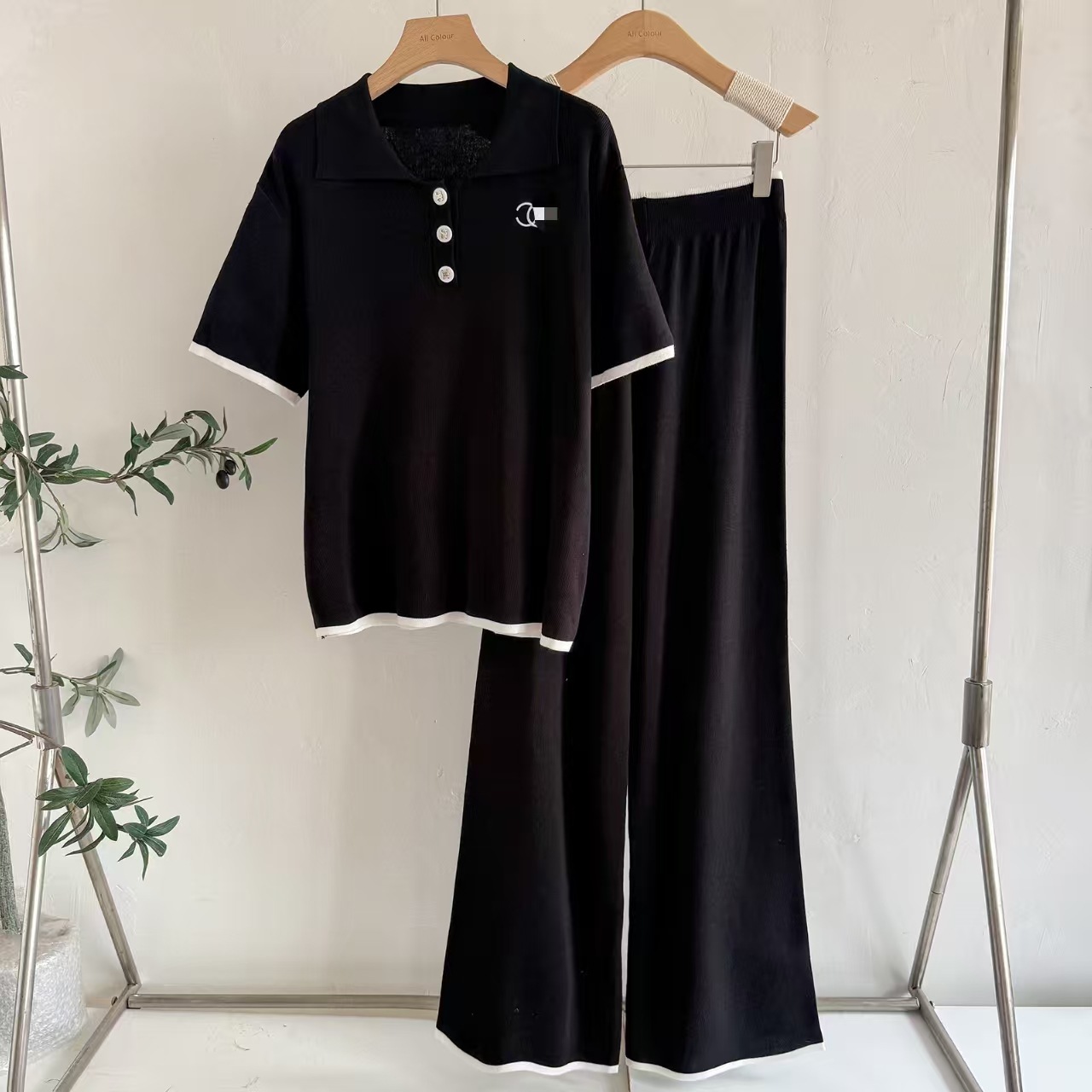European style light luxury and refreshing short sleeved top for summer 2025, knitted new fashion wide leg pants, knitted two-piece set for women