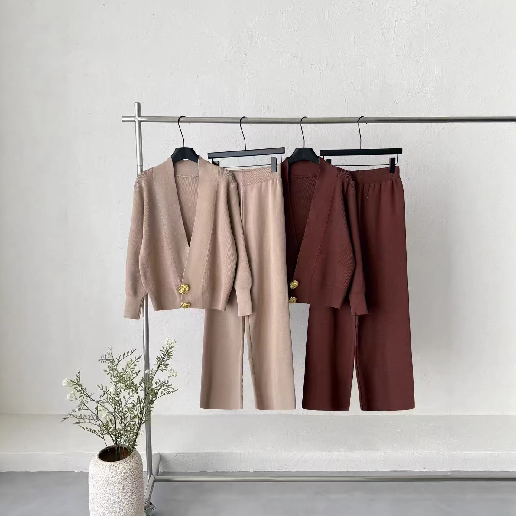 European lazy and fashionable women's spring and autumn two-piece set, versatile wide leg pants, metal buckle cardigan sweater, knitted set European lazy and fashionable women's spring and autumn two-piece set, versatile wide leg pants, metal buckle cardigan sweater, knitted set