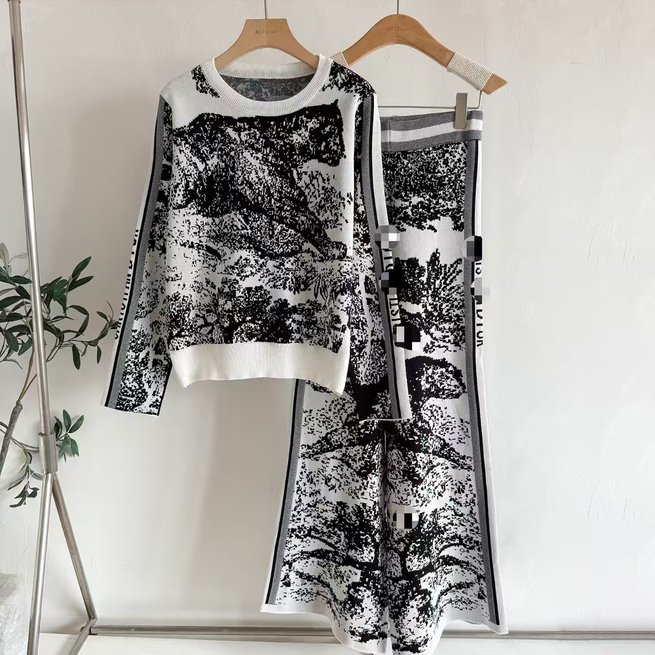 European Station Fashion Set Women's Autumn and Winter Jacquard Wide Leg Pants Look Thin European Two Piece Set Trendy Tiger Knitted Sweater European Station Fashion Set Women's Autumn and Winter Jacquard Wide Leg Pants Look Thin European Two Piece Set Trendy Tiger Knitted Sweater