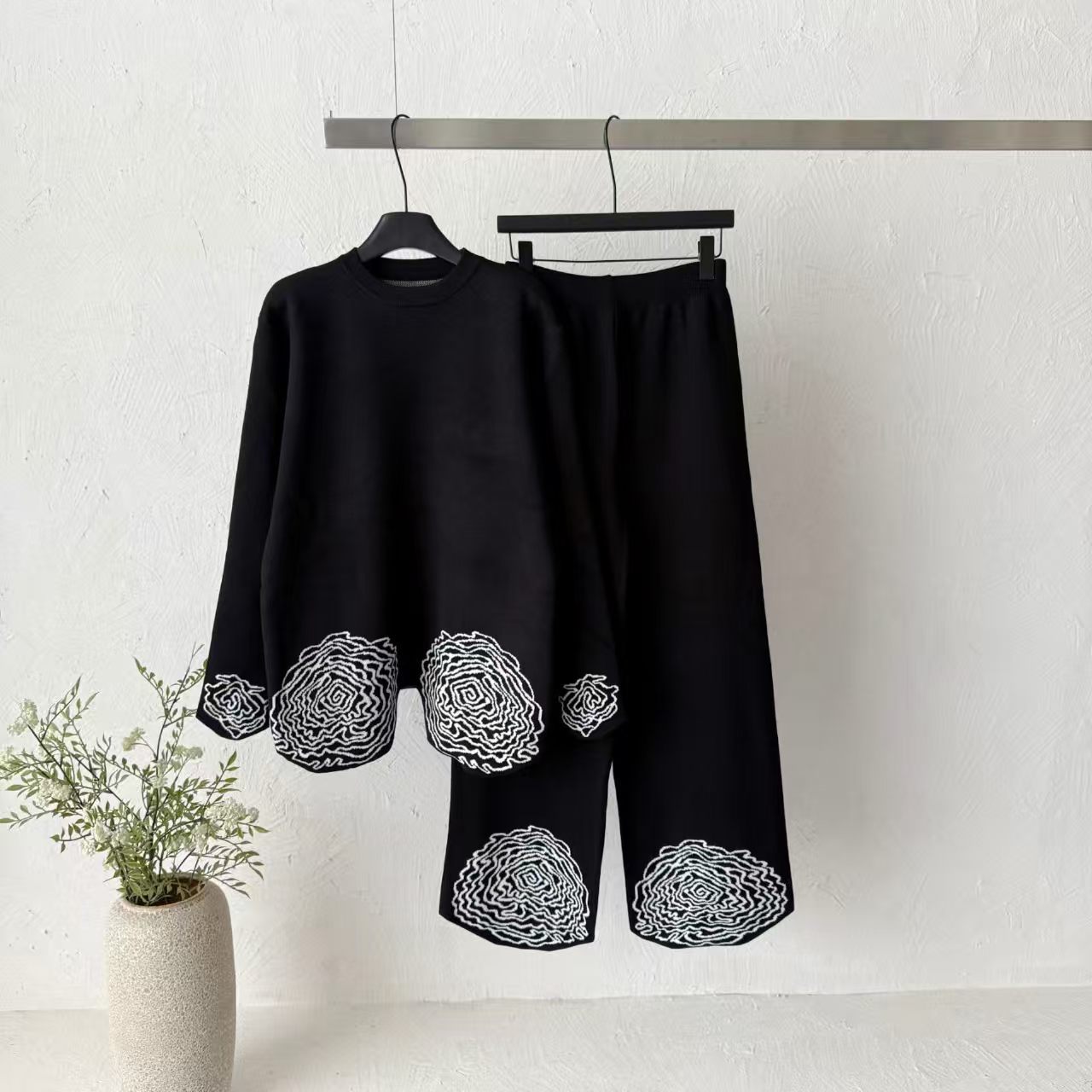 Cross border autumn jacquard knitted suit women's loose long sleeved wide leg pants two-piece set slimming and stylish casual suit Cross border autumn jacquard knitted suit women's loose long sleeved wide leg pants two-piece set slimming and stylish casual suit
