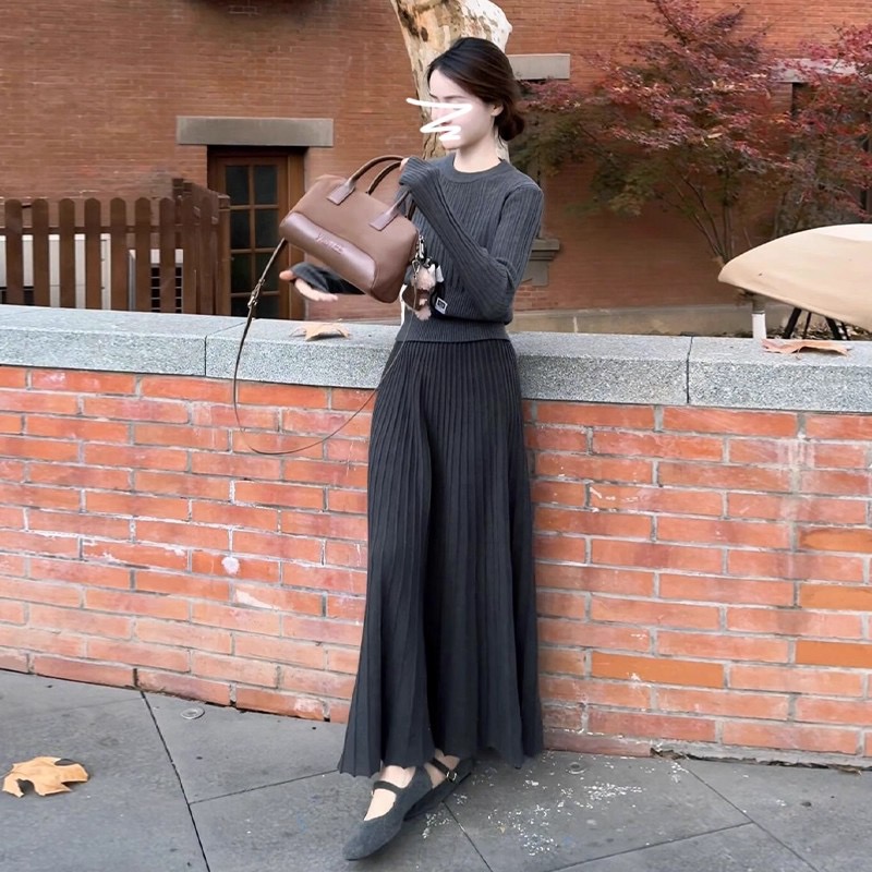 French high-end gray knitted dress for children's early autumn 2025 new small temperament long skirt set French high-end gray knitted dress for children's early autumn 2025 new small temperament long skirt set