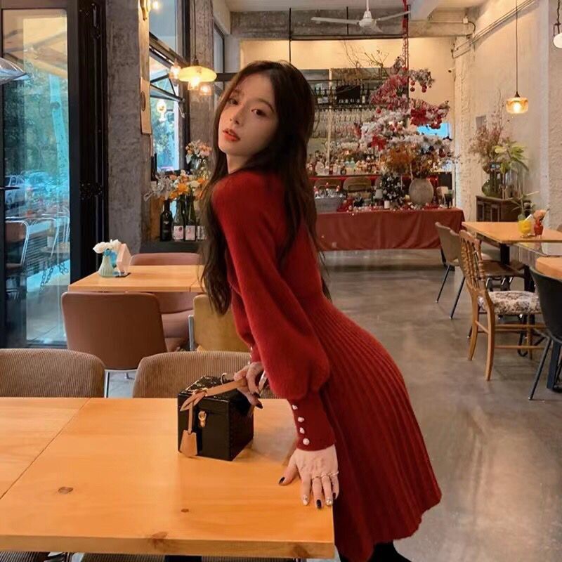 French socialite folds her waist to look slender and fragrant, paired with a coat and a red dress as a base for women's autumn and winter 2025 early autumn French socialite folds her waist to look slender and fragrant, paired with a coat and a red dress as a base for women's autumn and winter 2025 early autumn