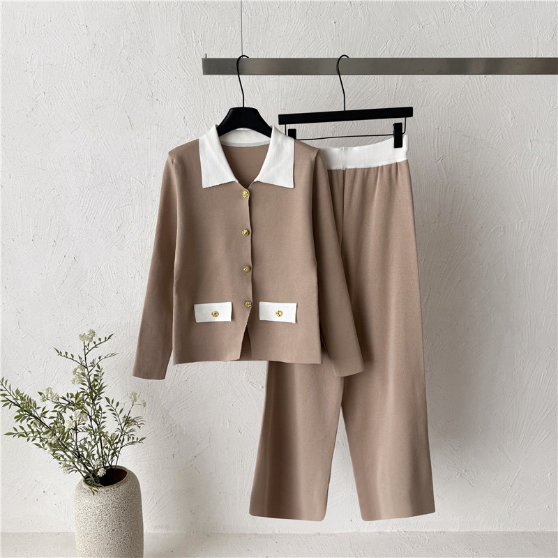 Cross border temperament commuting suit for women in autumn and winter 2026, featuring a collar and color blocked long sleeved knitted cardigan, a fashionable two-piece set