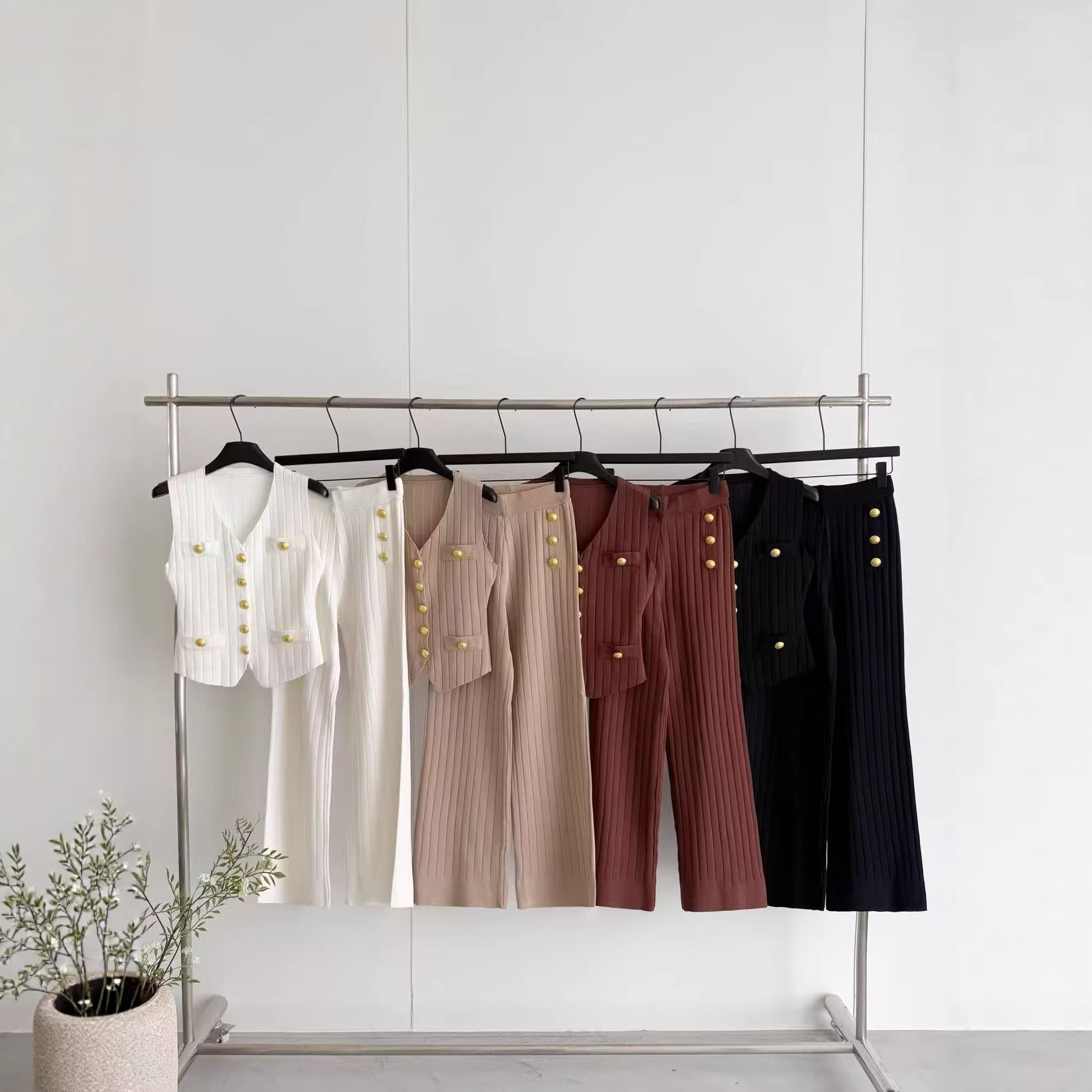 Cross border 2026 high-end small fragrance metal buckle V-neck sleeveless slim fit versatile knitted top casual pants set