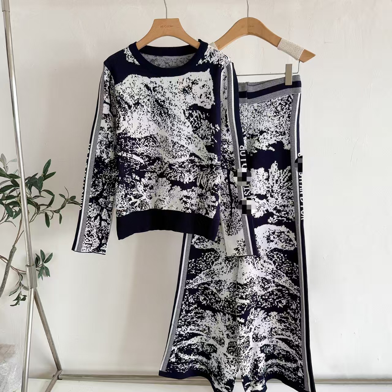 European Station Fashion Set Women's Autumn and Winter Jacquard Wide Leg Pants Look Thin European Two Piece Set Trendy Tiger Knitted Sweater