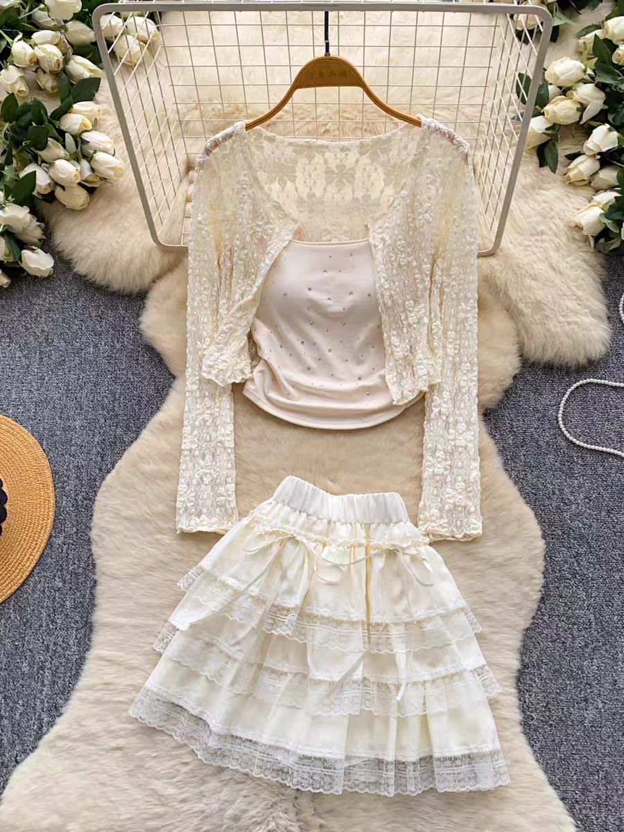 Sweet Qianjin style lace cardigan camisole, summer ruffled cake skirt, age reducing vacation two-piece set for women