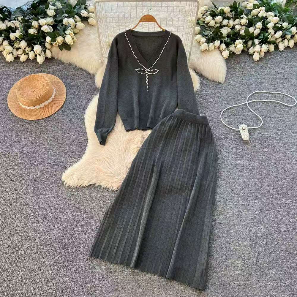 Gentle knit cardigan commuting style set for women in autumn, high-end V-neck long sleeved high waisted skirt two-piece set