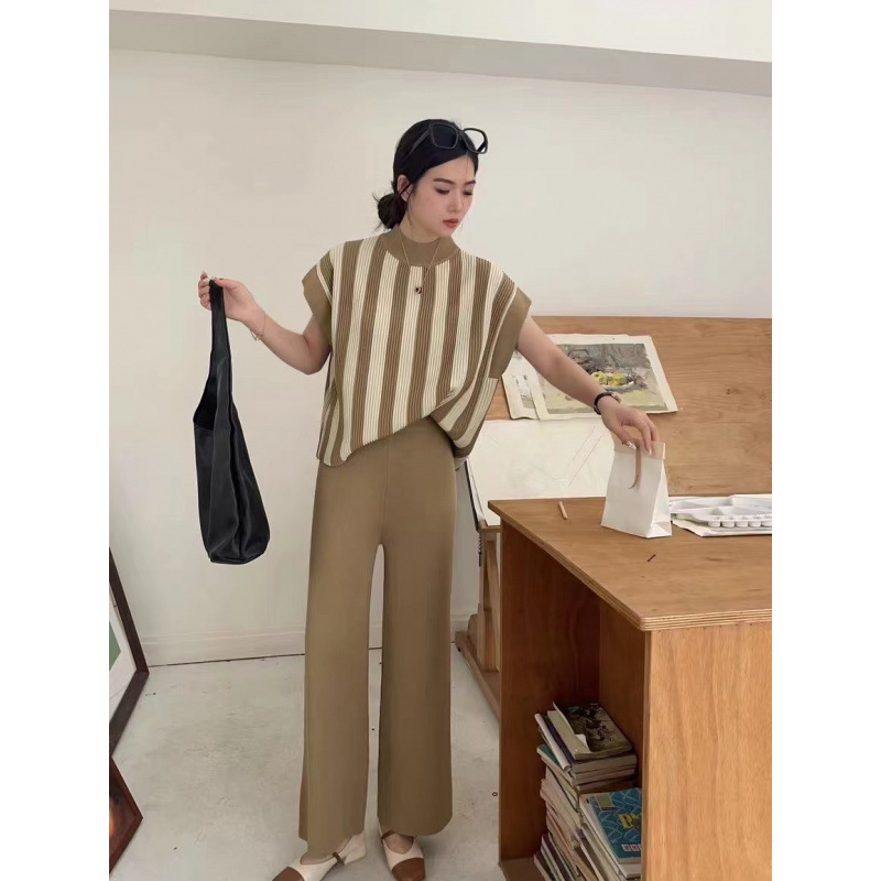 2026 Xiaoxiangfeng temperament socialite knitted fashion suit women's mid neck striped top casual wide leg pants two-piece set 2026 Xiaoxiangfeng temperament socialite knitted fashion suit women's mid neck striped top casual wide leg pants two-piece set