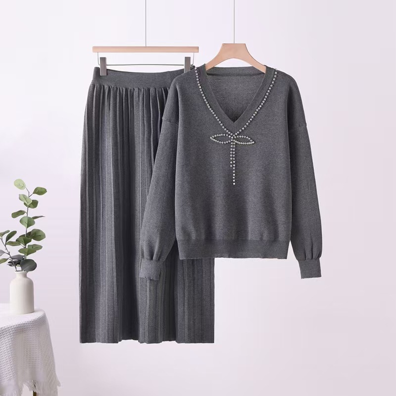 Fashionable two-piece women's autumn and winter light luxury goddess style temperament bow V-neck knitted sweatshirt set pleated long skirt Fashionable two-piece women's autumn and winter light luxury goddess style temperament bow V-neck knitted sweatshirt set pleated long skirt