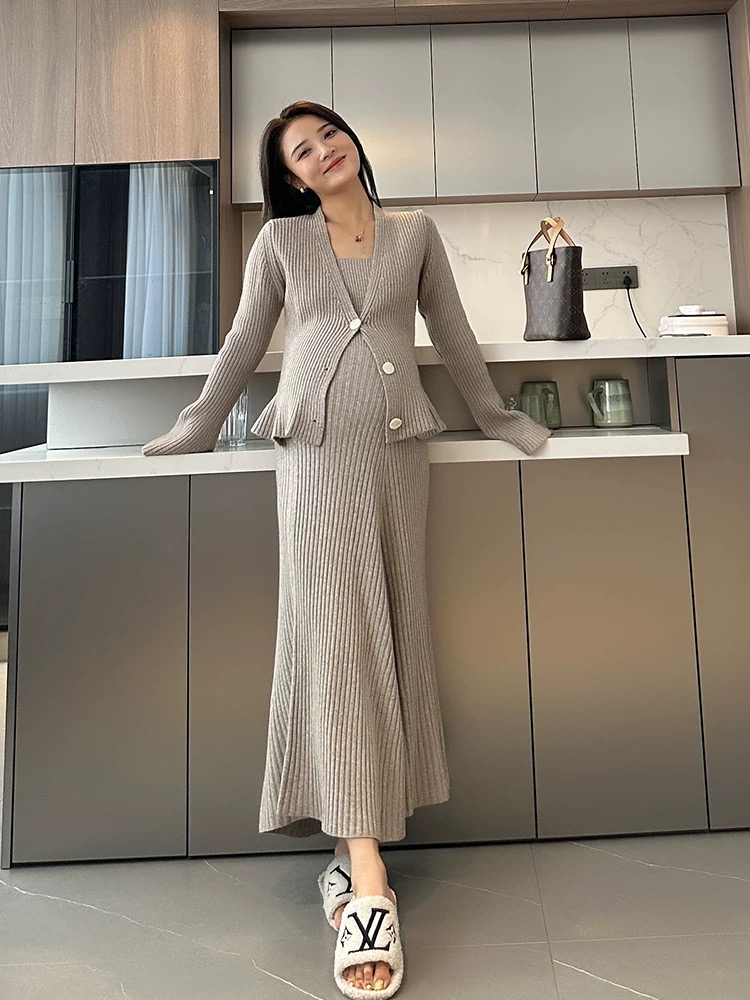 Pregnant women's clothing autumn new set autumn cardigan camisole knitted western-style Herben style spicy mom dress knitted