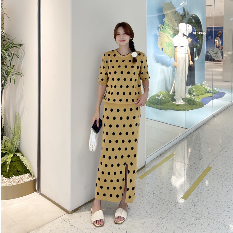 Korean chic summer retro temperament round neck polka dot short sleeved knit shirt+high waisted hip hugging skirt two-piece set Korean chic summer retro temperament round neck polka dot short sleeved knit shirt+high waisted hip hugging skirt two-piece set