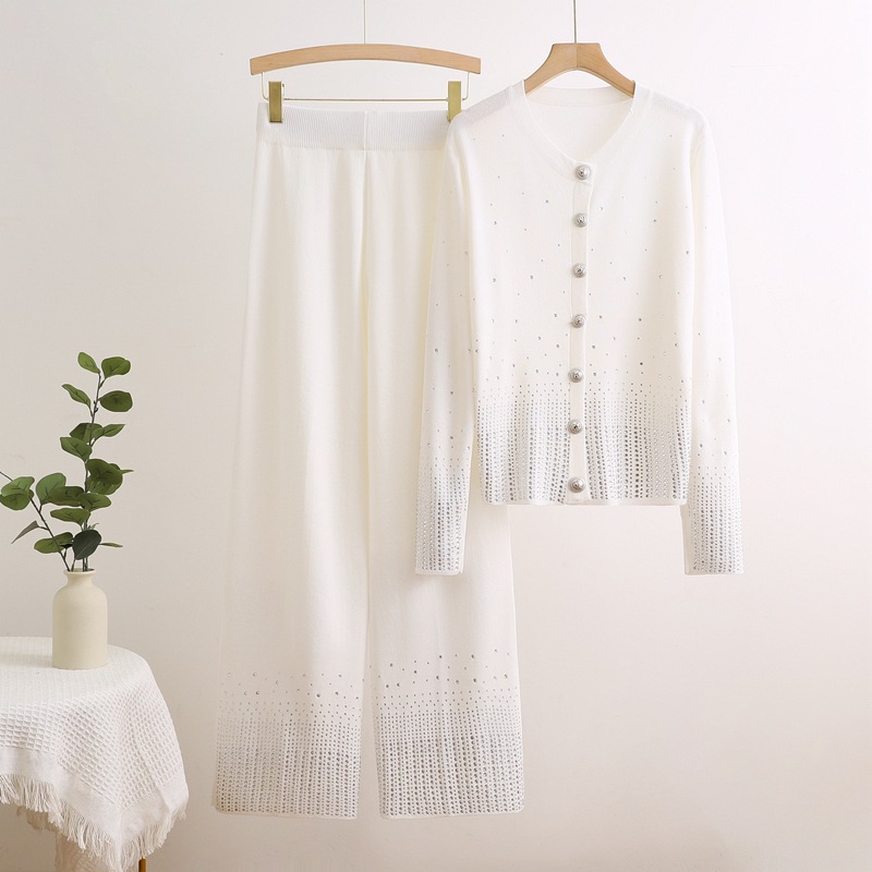 European goods heavy industry diamond studded knitted sweater for women's spring and autumn design sense, high-end western-style slimming cardigan jacket, long pants set, trendy European goods heavy industry diamond studded knitted sweater for women's spring and autumn design sense, high-end western-style slimming cardigan jacket, long pants set, trendy