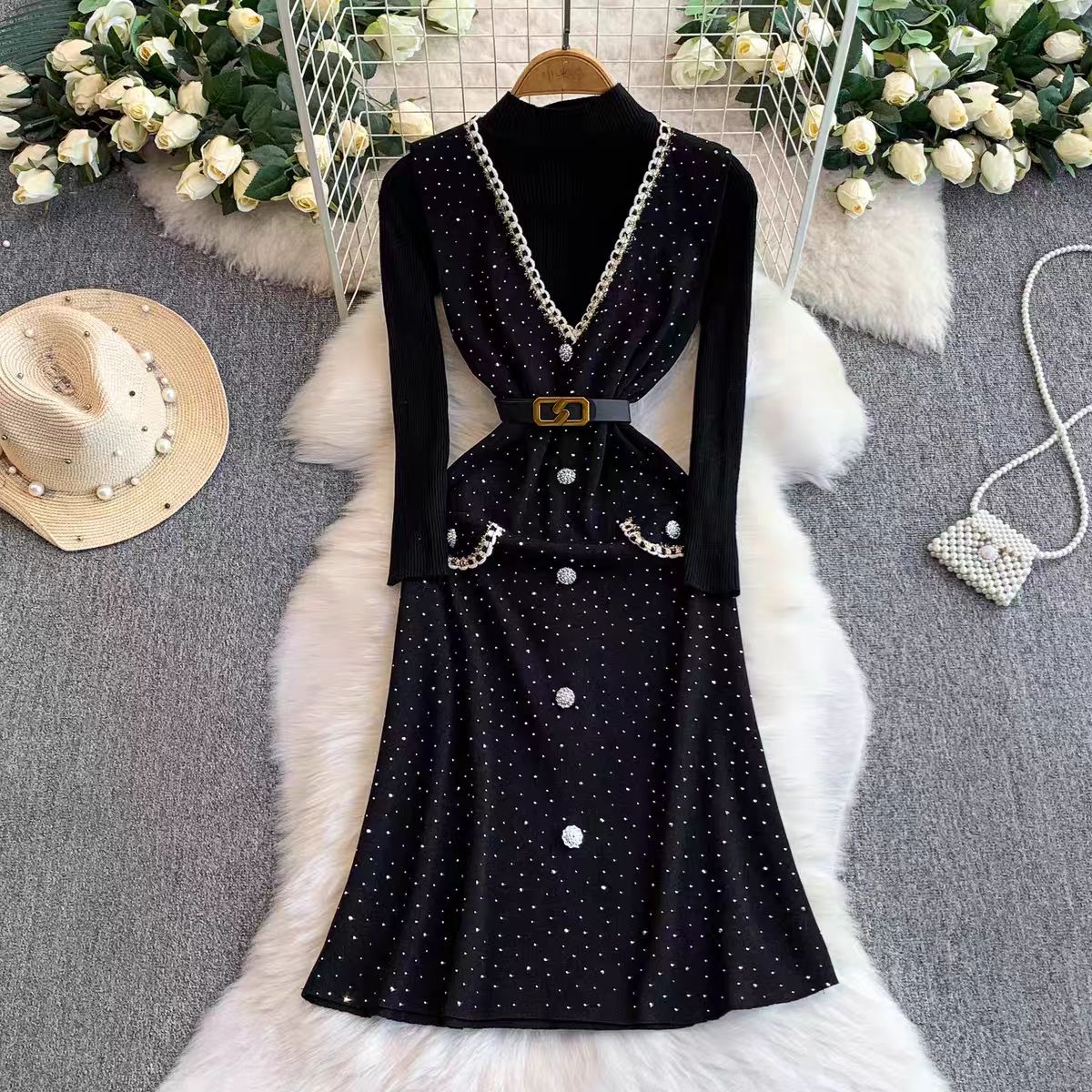 French retro outfit, light luxury rhinestone V-neck woven vest dress, women's waist cinched long skirt, with knitted sweater underneath