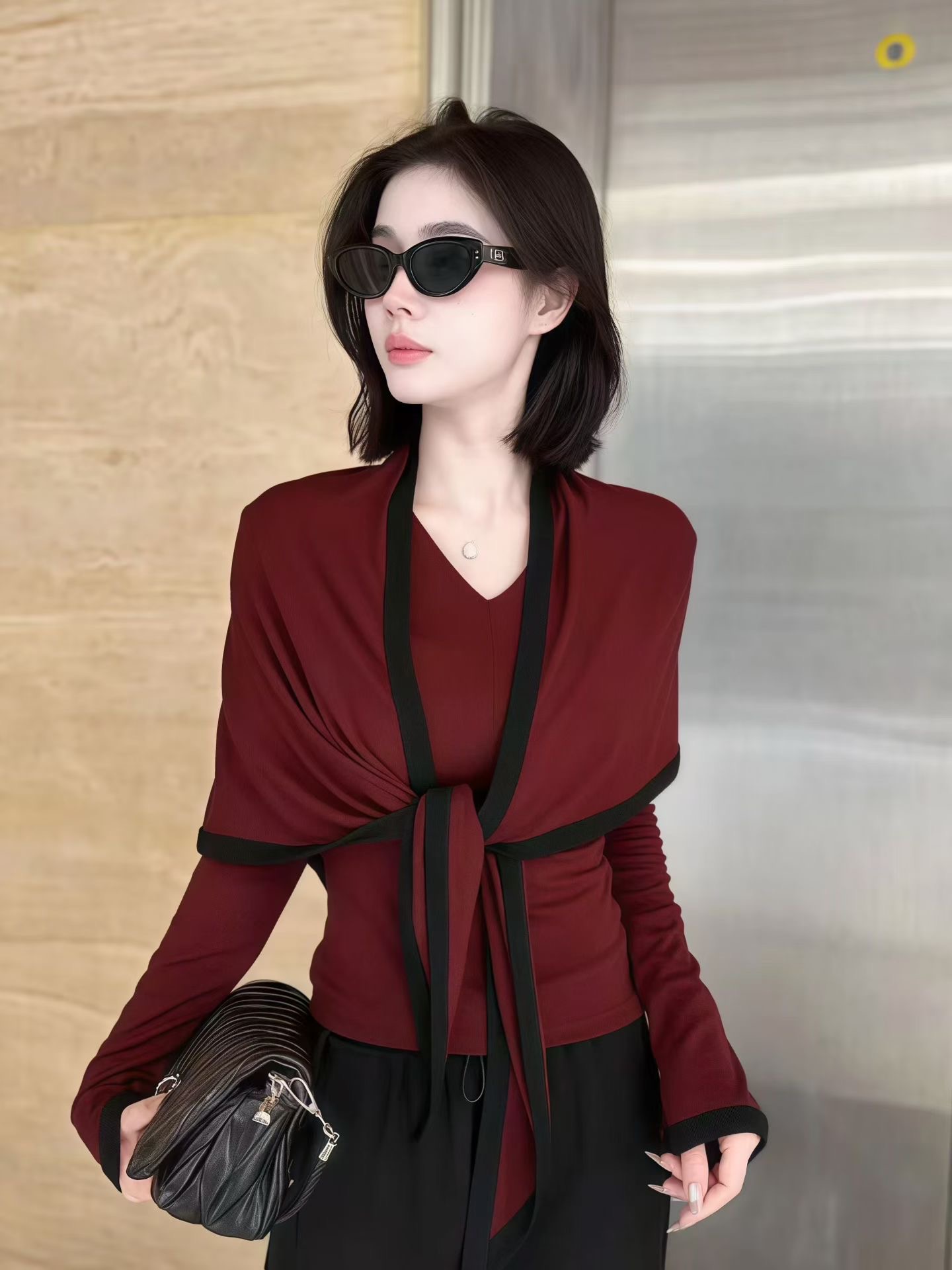 2026 early autumn fashion outfit niche design triangle shawl V-neck long T-shirt women's stylish versatile top
