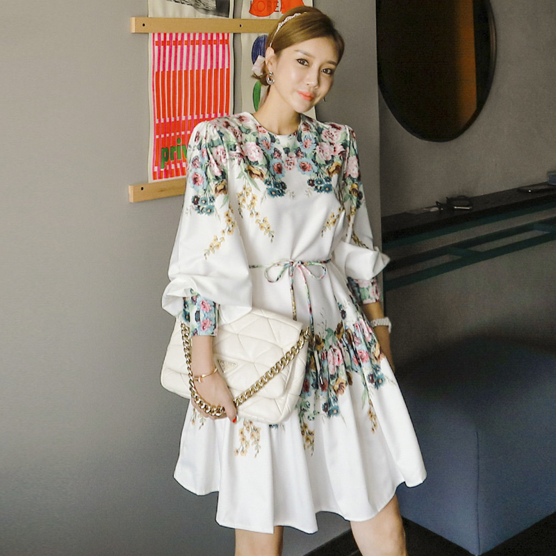 2025 summer dress new high-end temperament design sense tied waist positioning printed small swing skirt dress