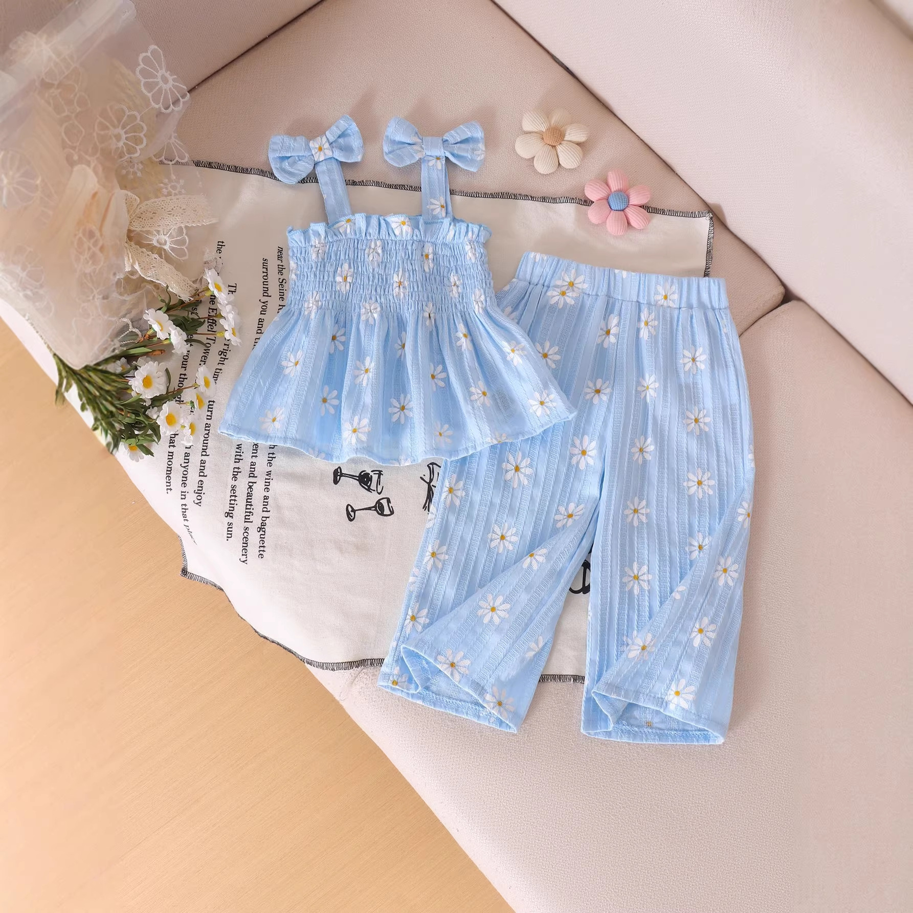 Girls' summer casual suit with pleated waist strap, daisy print pants, children's fresh and stylish summer outfit