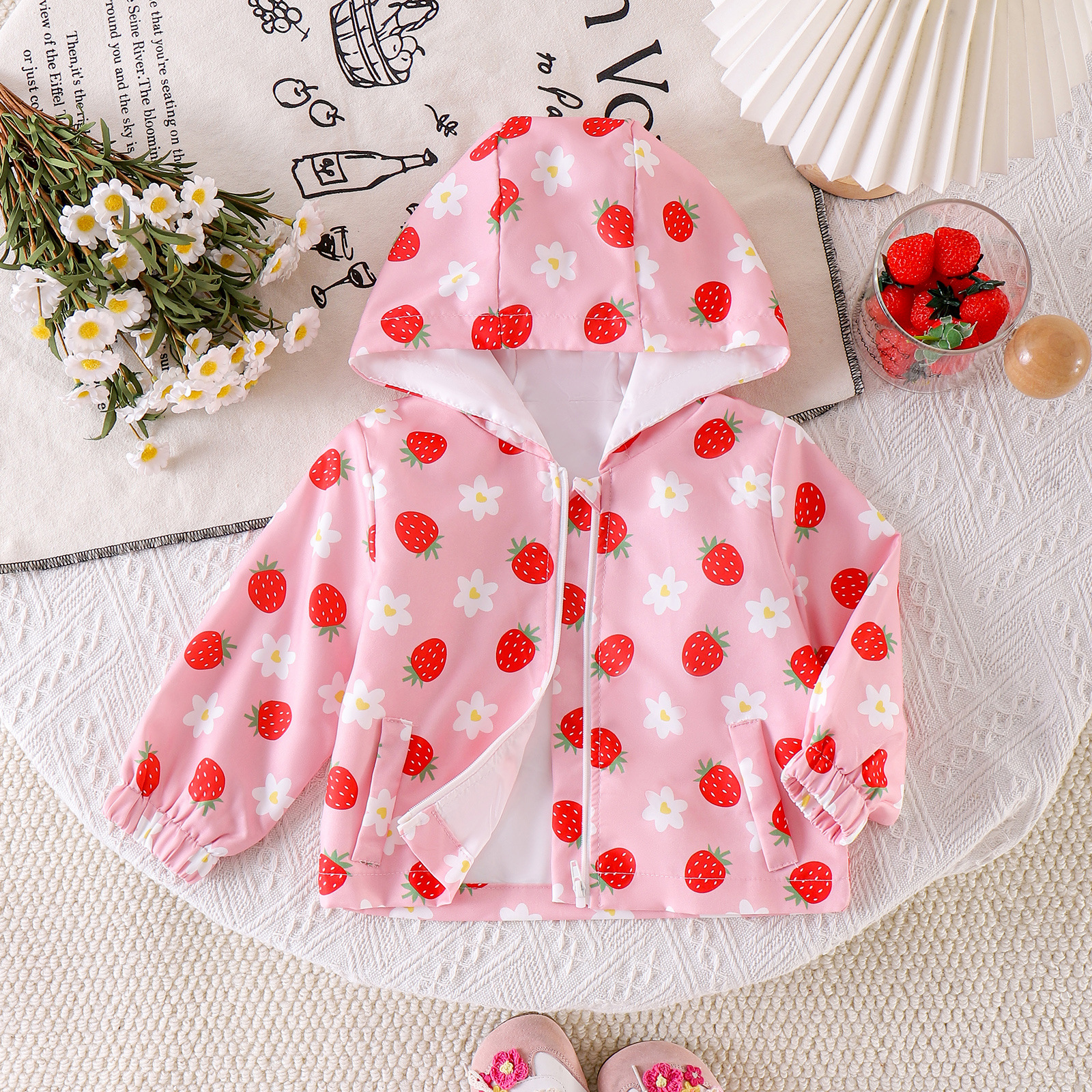 Sweet printed hooded cardigan for children, full zip long sleeved windproof top, thin windbreaker for infants and young children going out