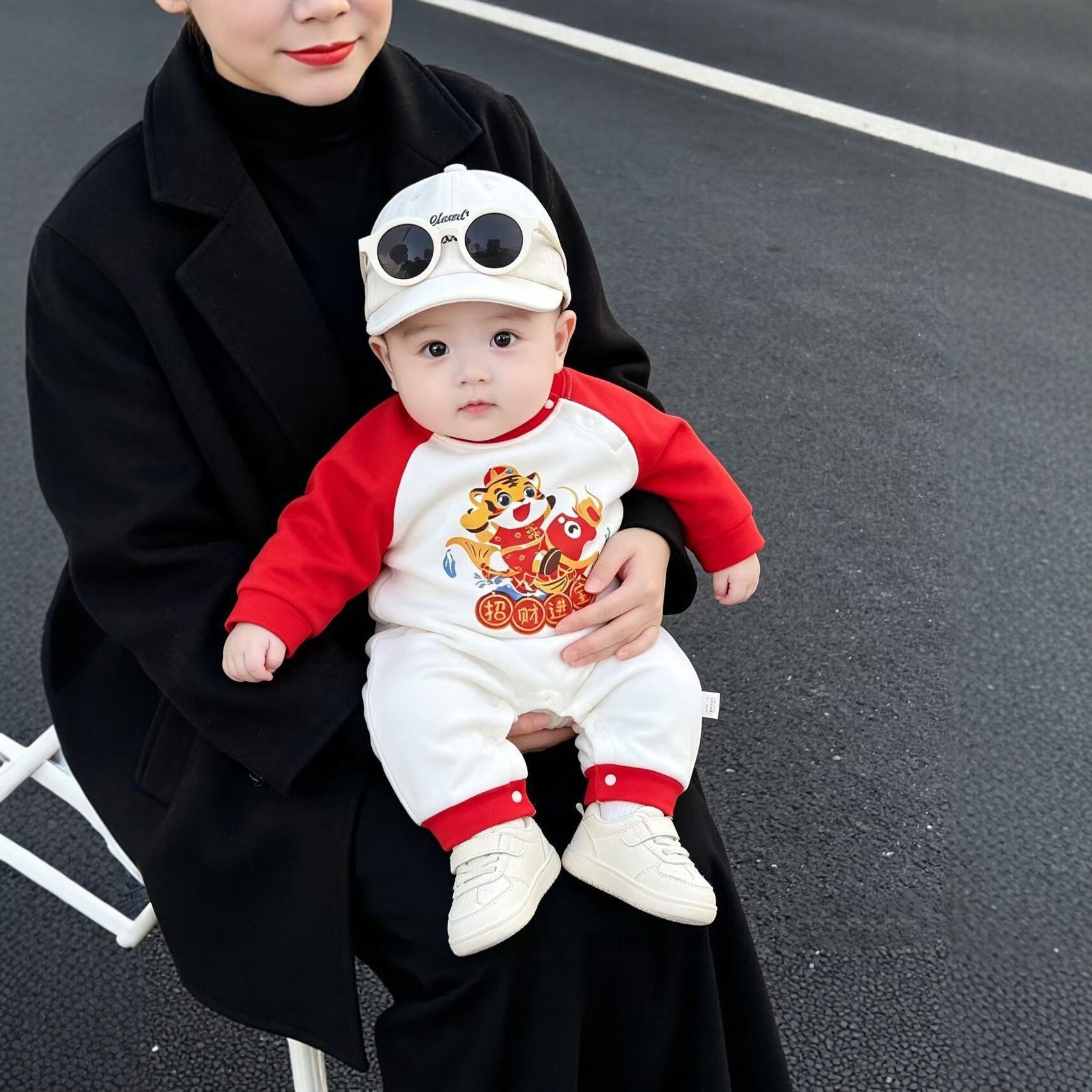 Baby jumpsuit in spring and autumn, pure cotton for male and female babies, one year and one month old clothes, red New Year clothes, crawling clothes, outdoor clothes