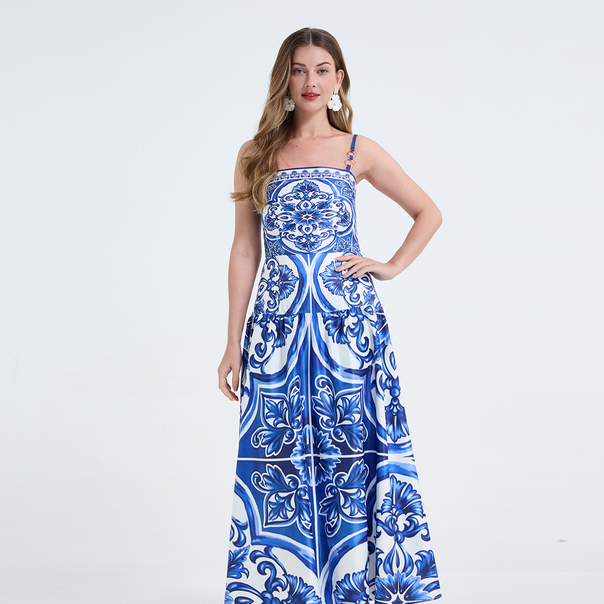 Real shot retro blue and white porcelain positioning printed suspender dress with metal ring buckle shoulder strap, slim fit large swing long skirt Real shot retro blue and white porcelain positioning printed suspender dress with metal ring buckle shoulder strap, slim fit large swing long skirt