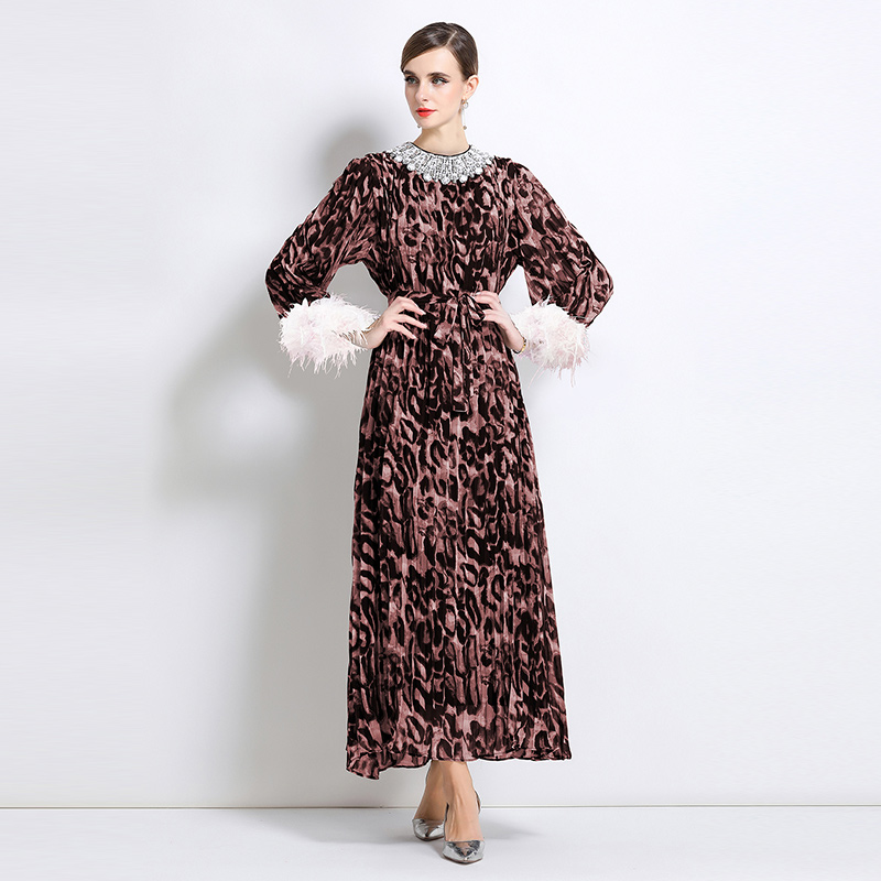 Original Fashion Heavy Industry Single Ostrich Feather Inlaid Diamond Collar Crimson Temperament Dress Original Fashion Heavy Industry Single Ostrich Feather Inlaid Diamond Collar Crimson Temperament Dress