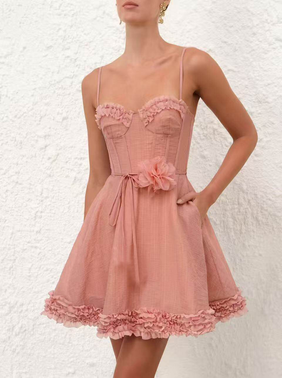 Australian vacation style strapless, waist cinching, large camisole, short skirt, elegant socialite dress, mushroom edge puffy dress Australian vacation style strapless, waist cinching, large camisole, short skirt, elegant socialite dress, mushroom edge puffy dress