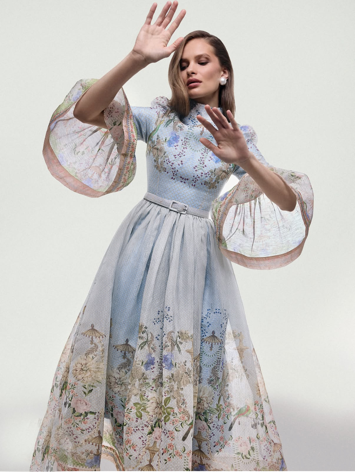 French retro positioning printed stand up collar five quarter flared sleeves slim fit waist cinching big swing dress summer vacation style long skirt French retro positioning printed stand up collar five quarter flared sleeves slim fit waist cinching big swing dress summer vacation style long skirt