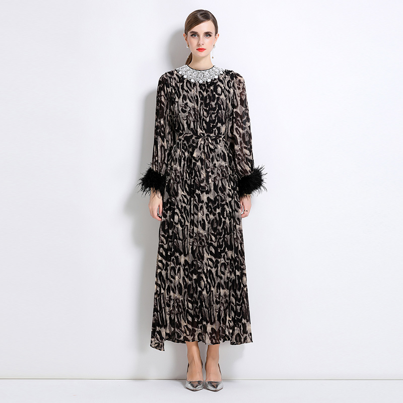 Original Fashion Heavy Industry Single Ostrich Feather Inlaid Diamond Collar Crimson Temperament Dress Original Fashion Heavy Industry Single Ostrich Feather Inlaid Diamond Collar Crimson Temperament Dress