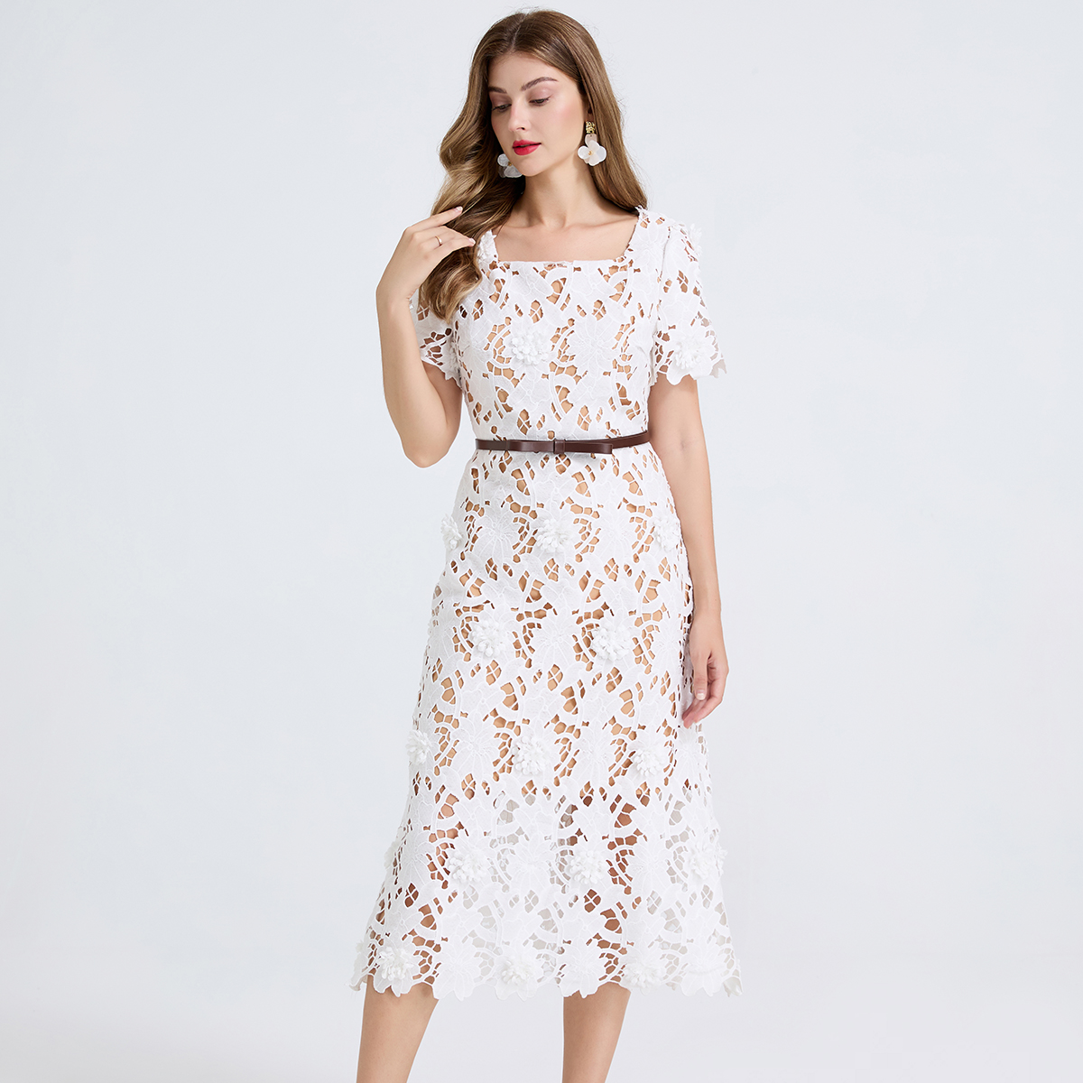 Real time shooting of heavy-duty three-dimensional flower bud water-soluble lace hollow square neck short sleeved dress, slim fit skirt Real time shooting of heavy-duty three-dimensional flower bud water-soluble lace hollow square neck short sleeved dress, slim fit skirt