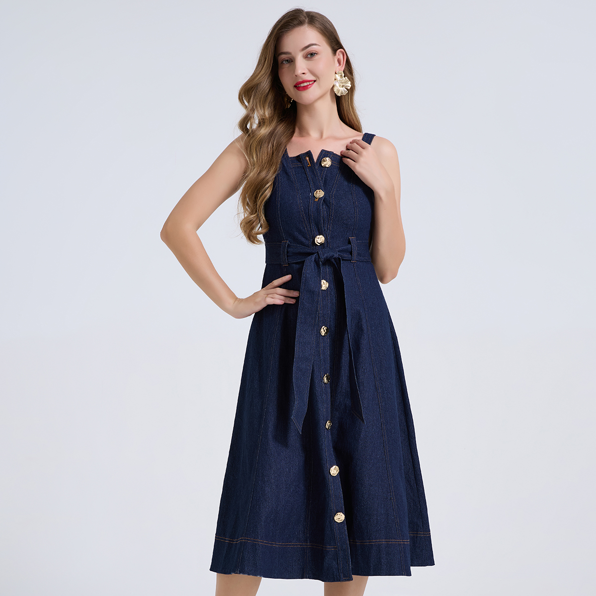 Real time shooting of fashionable denim slim fit high waist strap dress, metal buckle vest dress Real time shooting of fashionable denim slim fit high waist strap dress, metal buckle vest dress